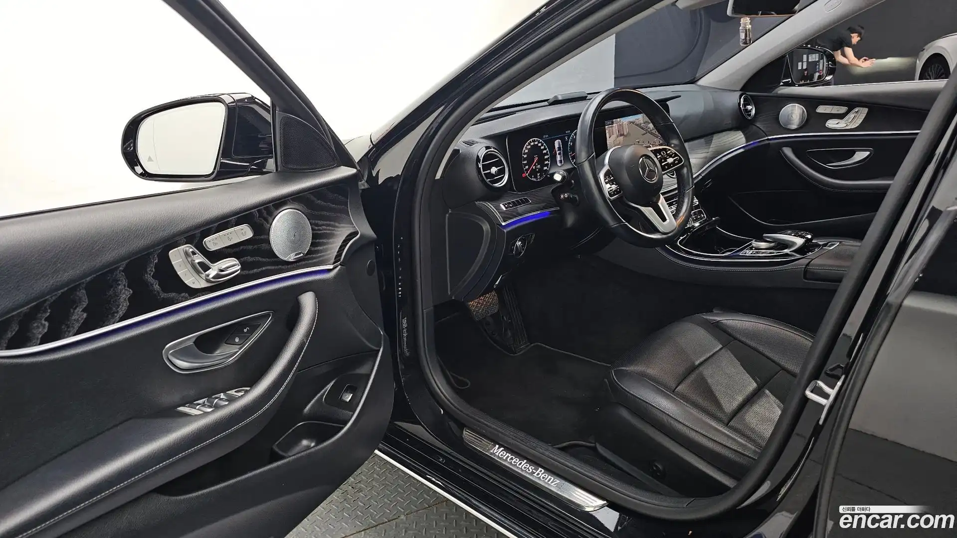 E-Class Mercedes-Benz 2018.10-OPTION-015