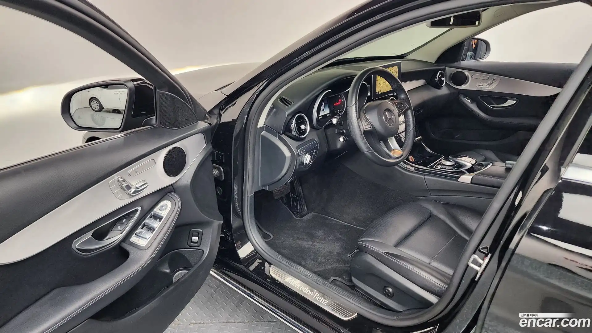 C-Class Mercedes-Benz 2018.2-INNER-010