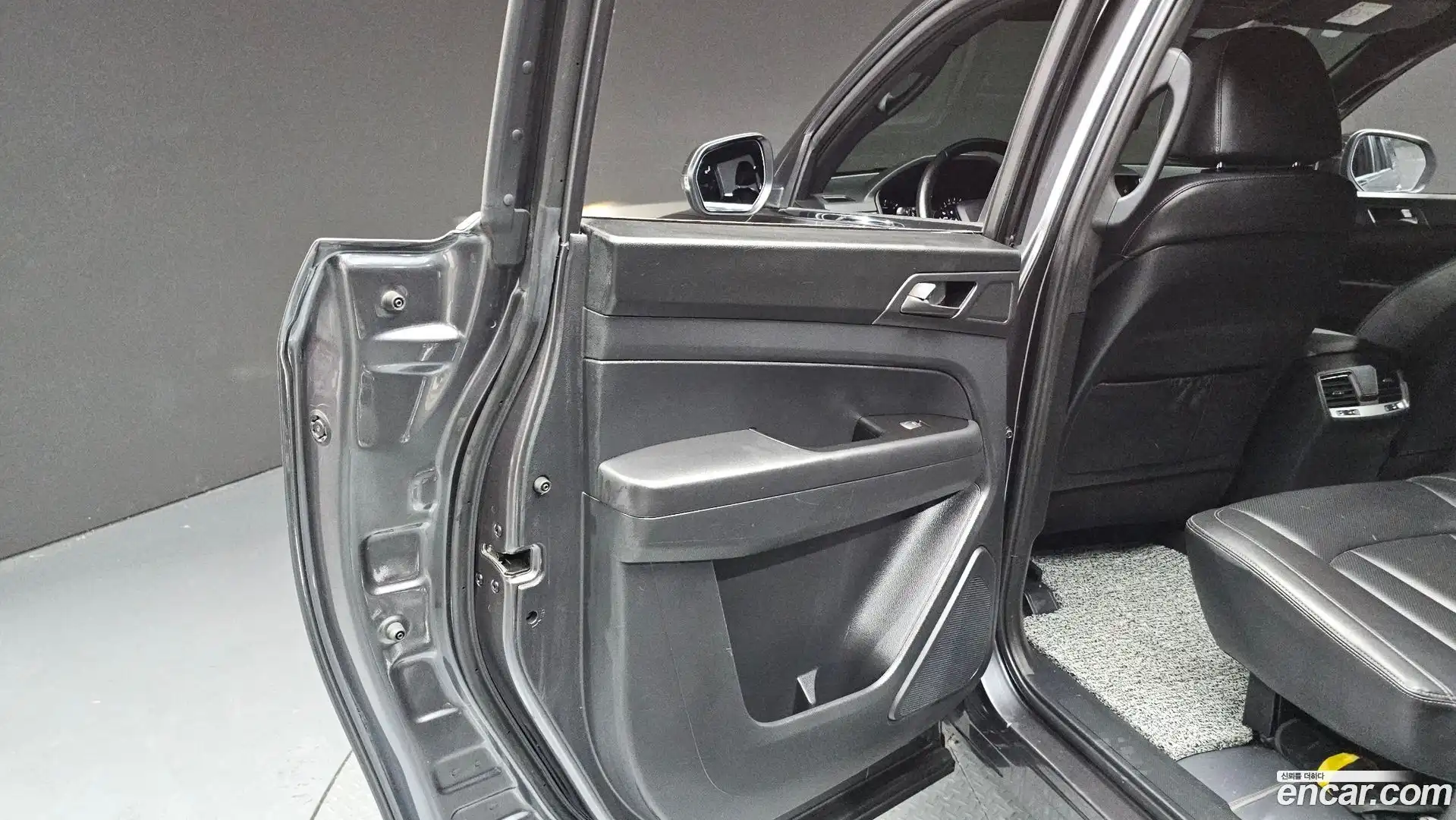 Rexton KG Mobility 2021.10-INNER-035