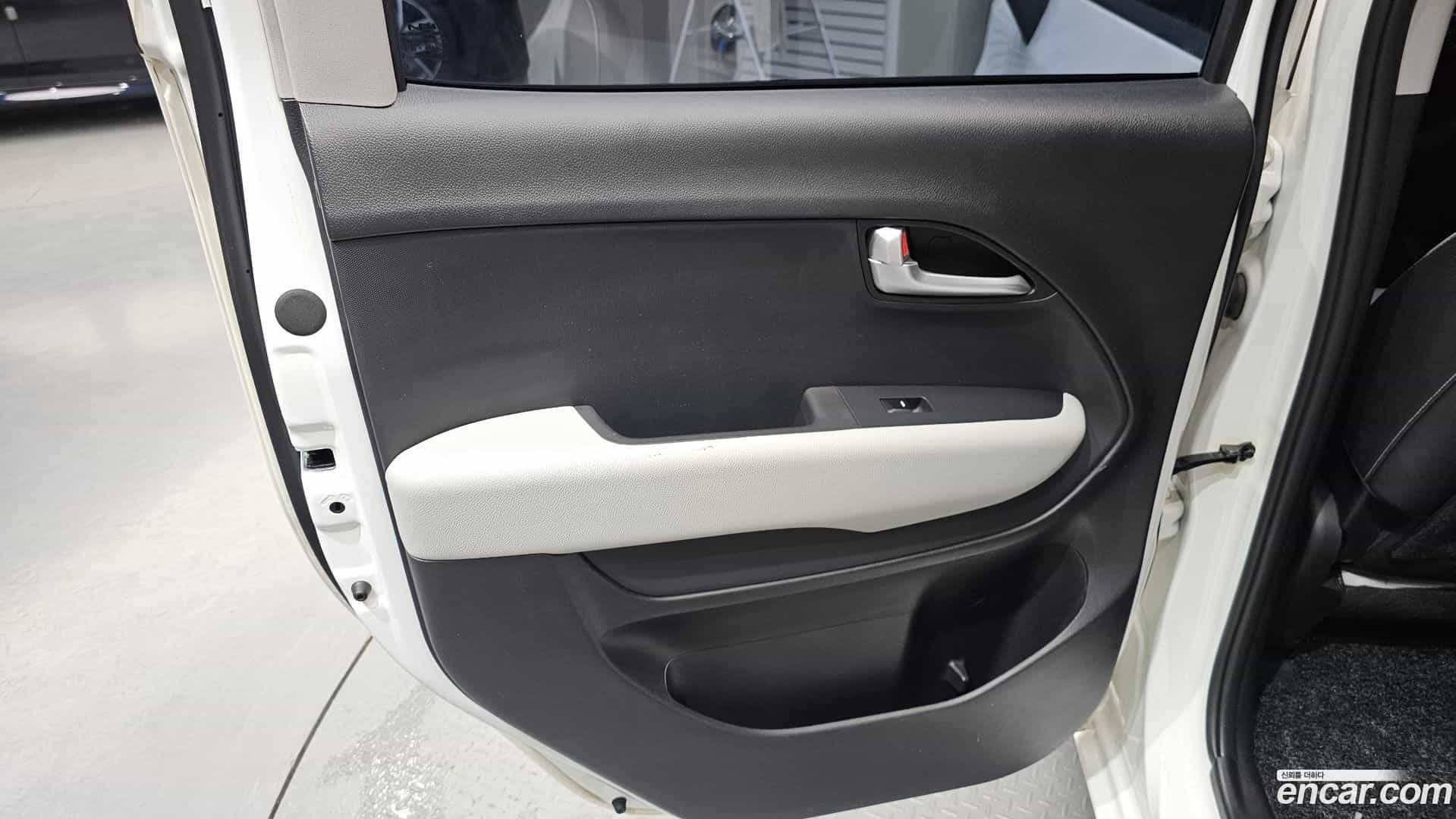 RAY Kia 2023.4-INNER-035
