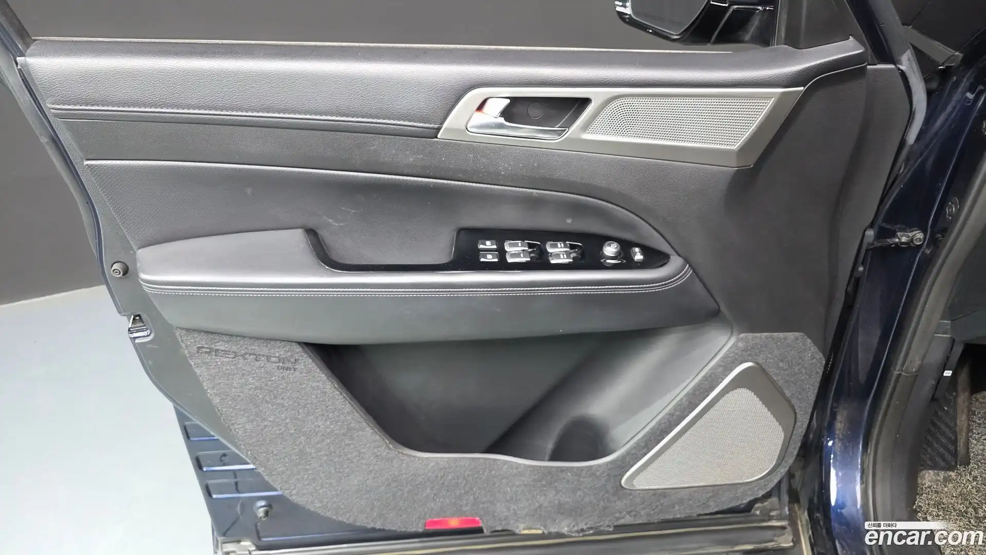 Rexton KG Mobility 2018.3-INNER-034