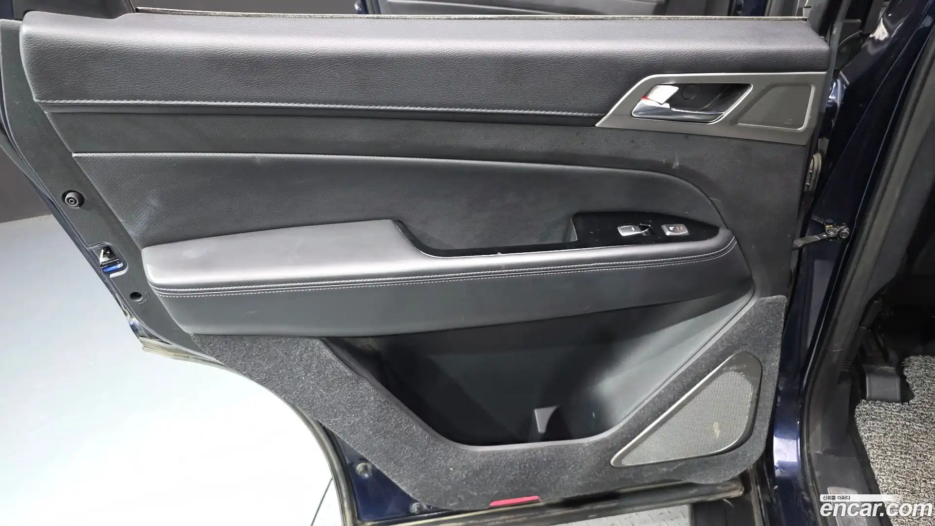 Rexton KG Mobility 2018.3-INNER-035