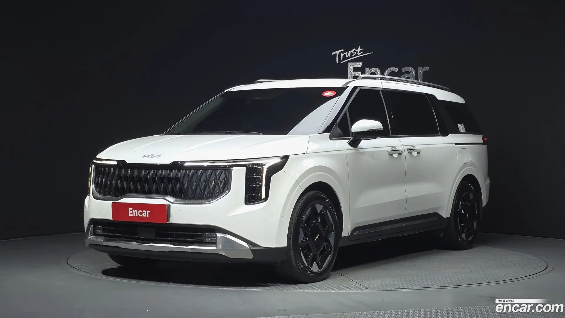 Main__Slider__Photo:Canival Kia 2024.3-0