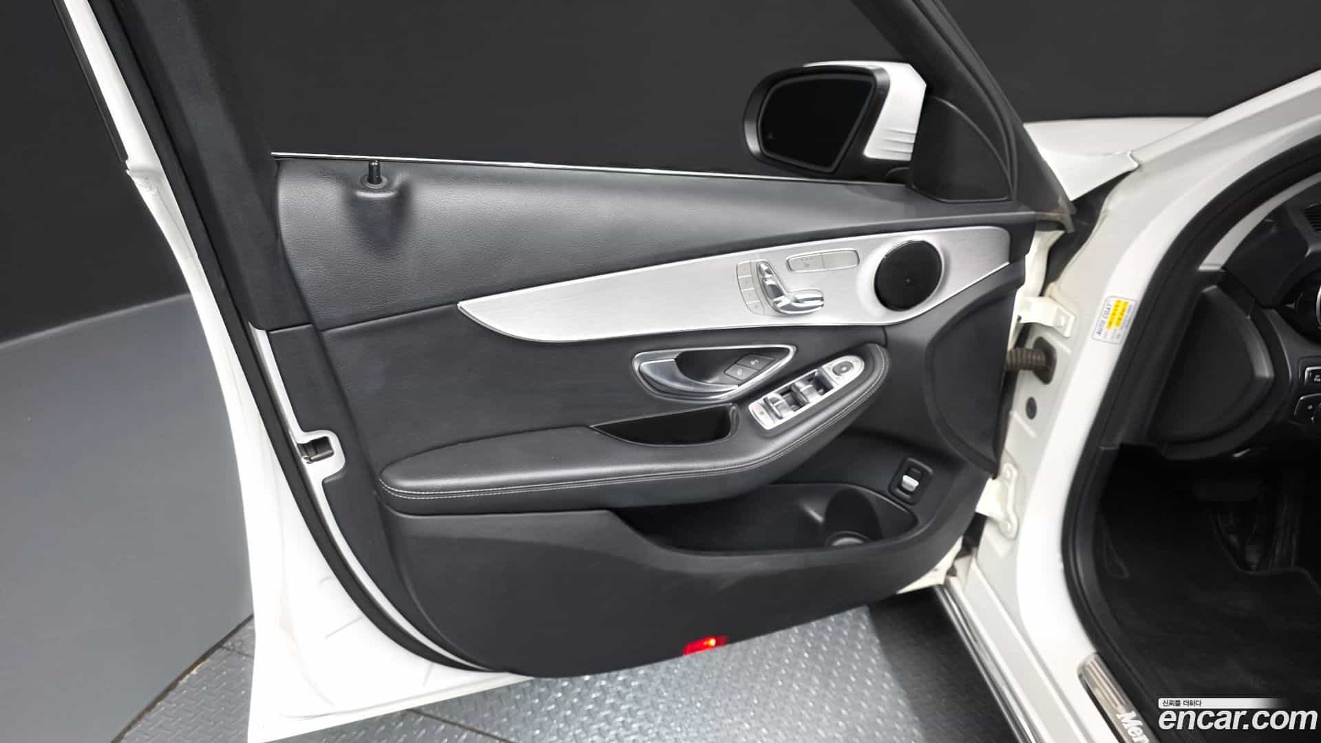 C-Class Mercedes-Benz 2016.4-INNER-034