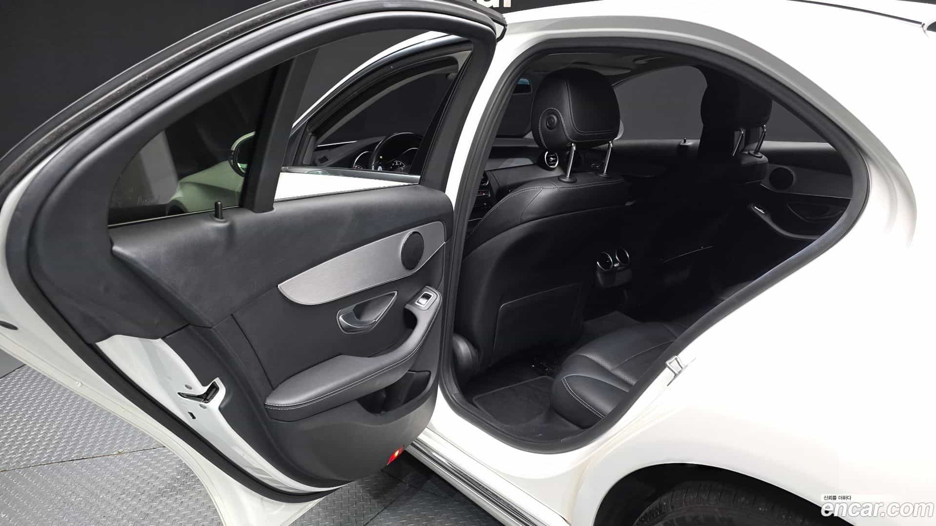 C-Class Mercedes-Benz 2016.4-INNER-036