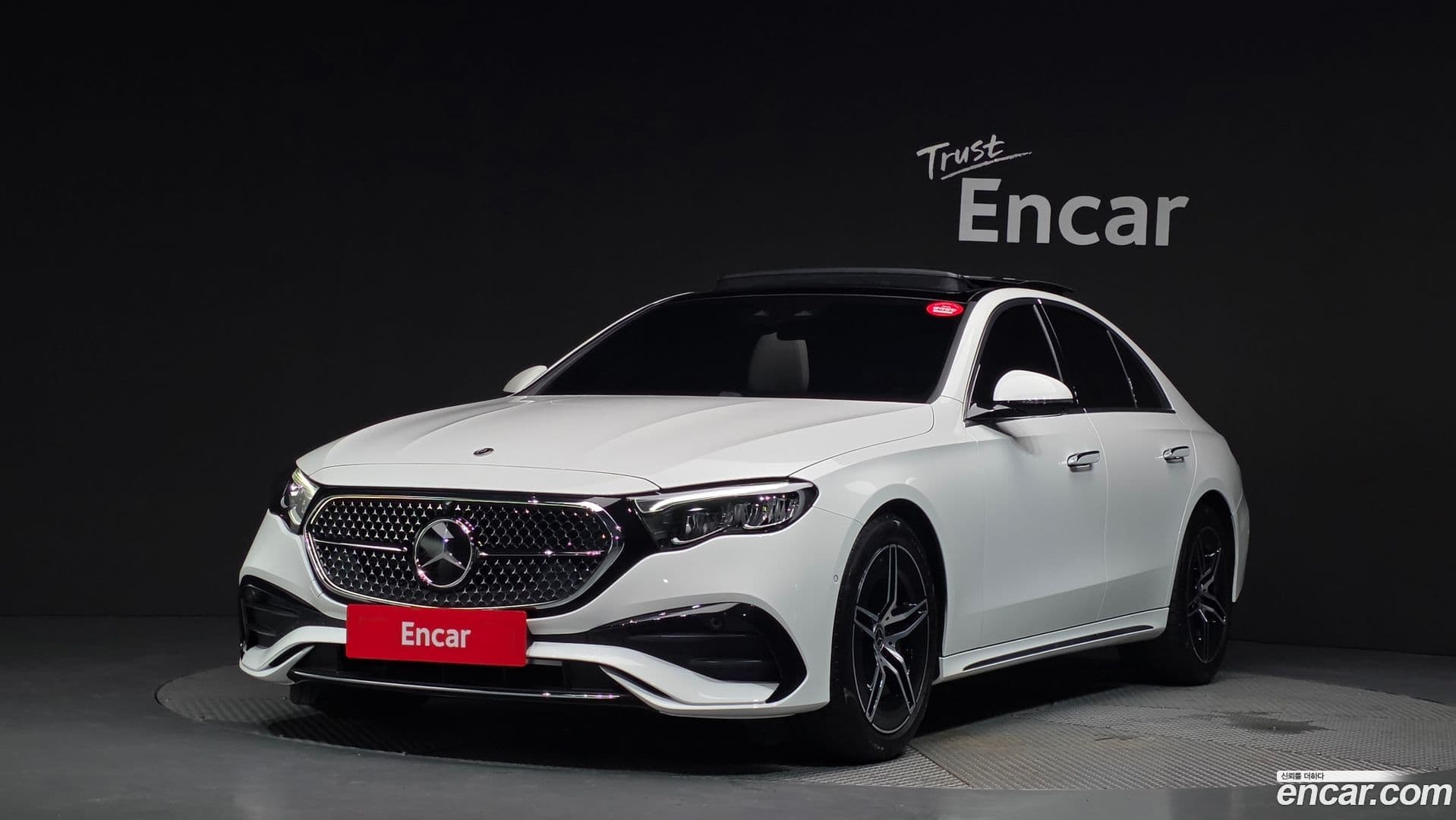 Main__Slider__Photo:E-Class Mercedes-Benz 2025.10-0