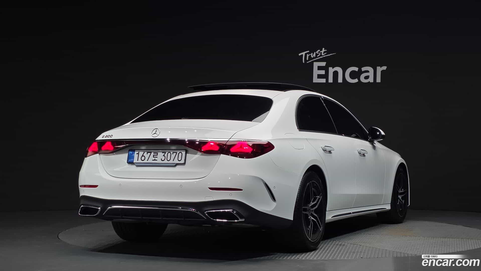 E-Class Mercedes-Benz 2025.10-OUTER-002
