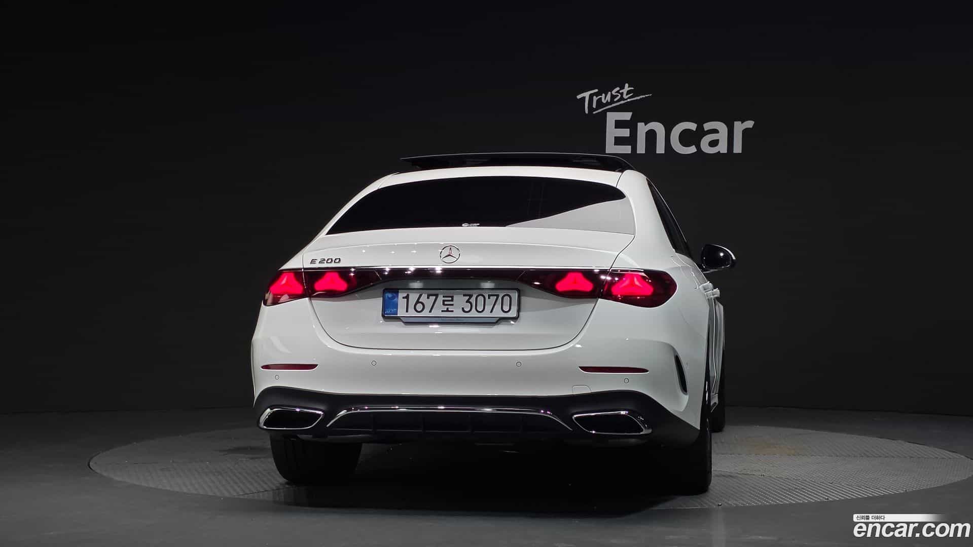 E-Class Mercedes-Benz 2025.10-OUTER-004