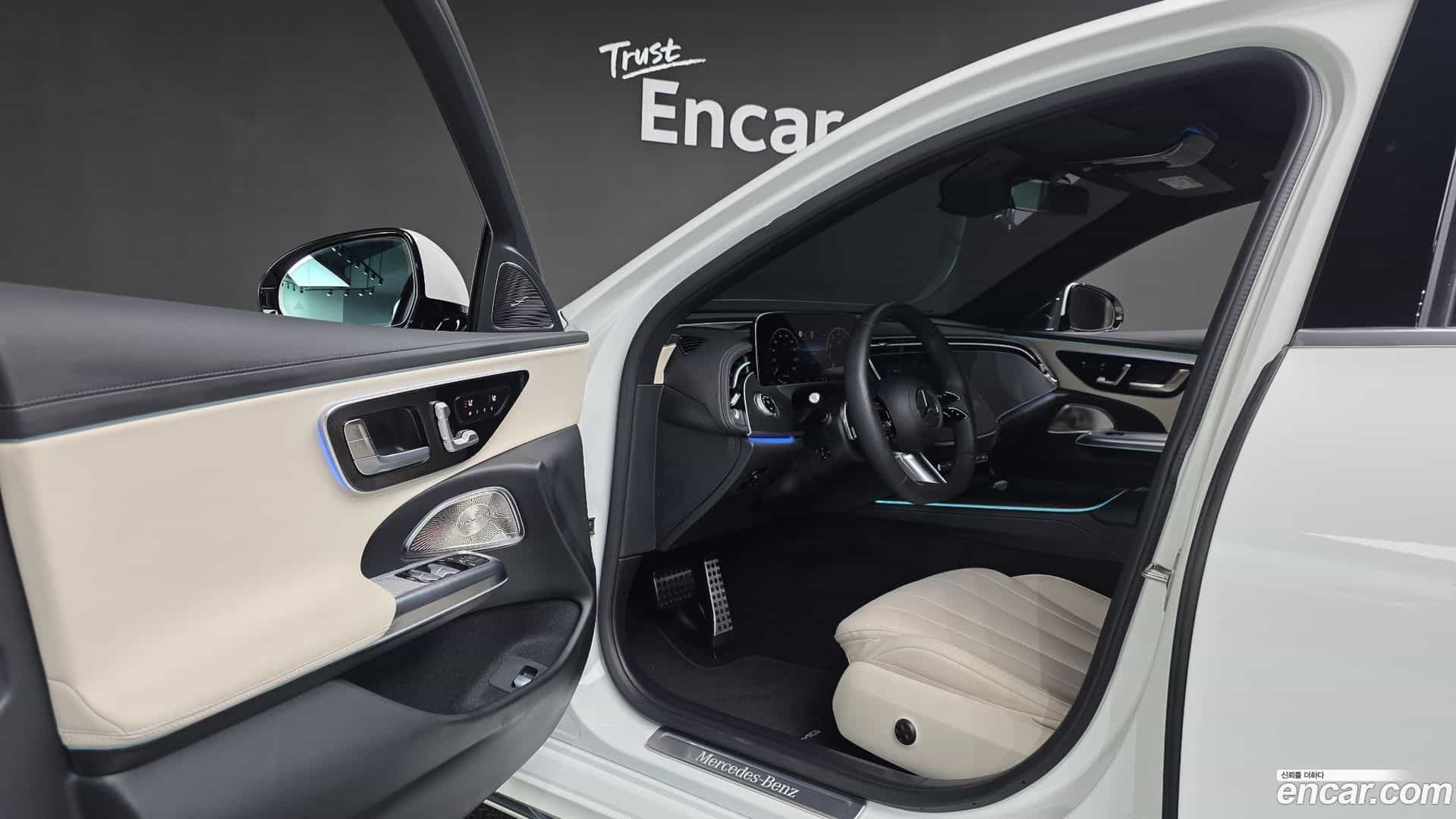 E-Class Mercedes-Benz 2025.10-INNER-010