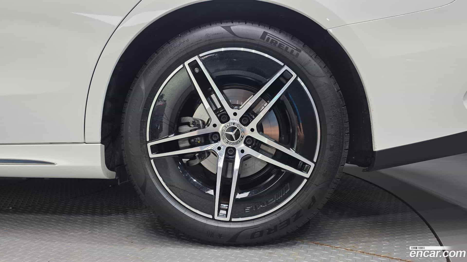 E-Class Mercedes-Benz 2025.10-OUTER-031