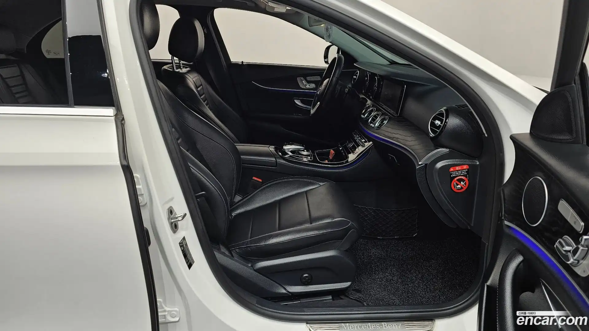 E-Class Mercedes-Benz 2020.6-OPTION-015