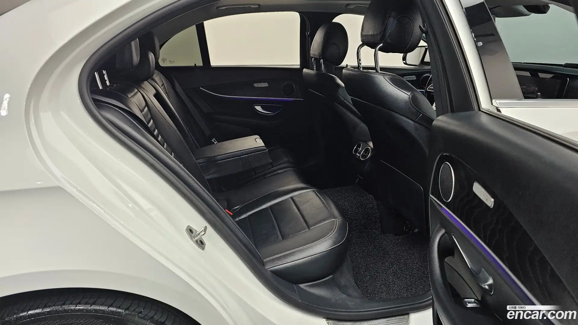 E-Class Mercedes-Benz 2020.6-OPTION-016