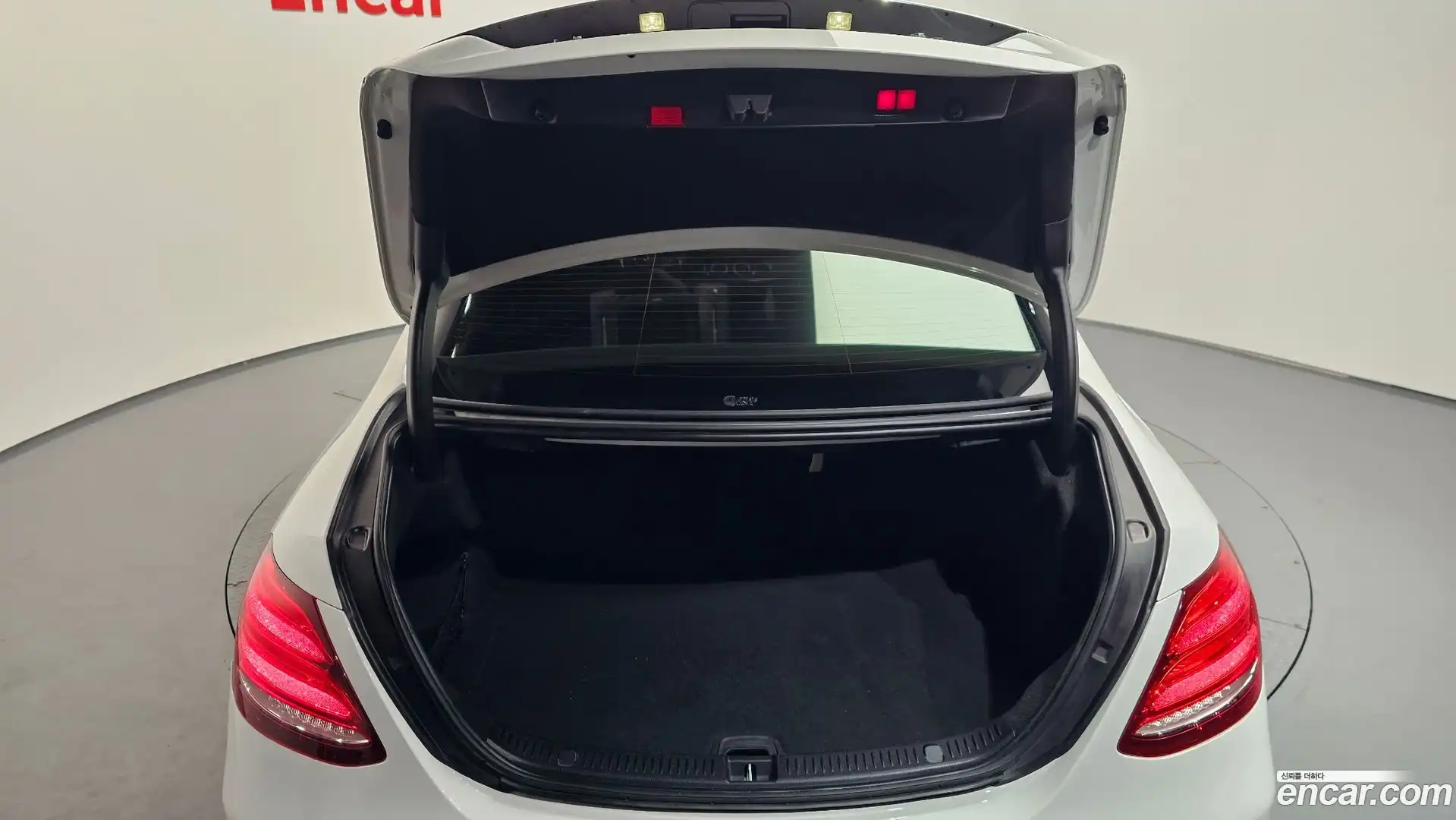 E-Class Mercedes-Benz 2020.6-OPTION-024
