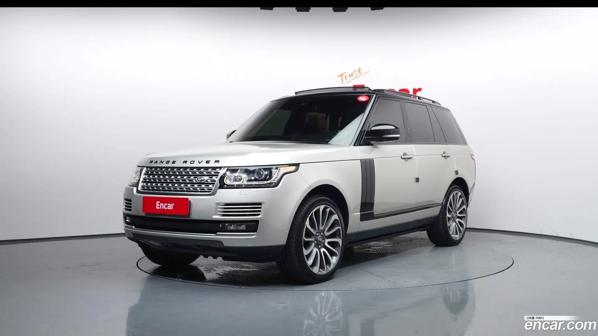Main__Slider__Photo:Range Rover Land Rover 2014.6-0