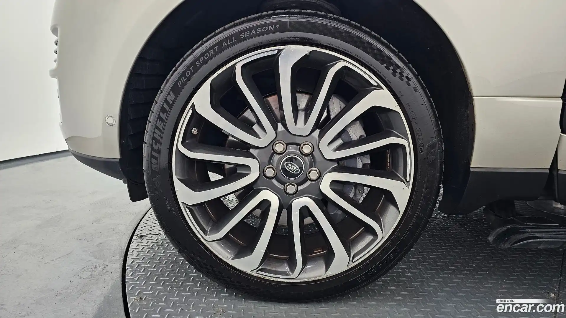 Range Rover Land Rover 2014.6-OUTER-005