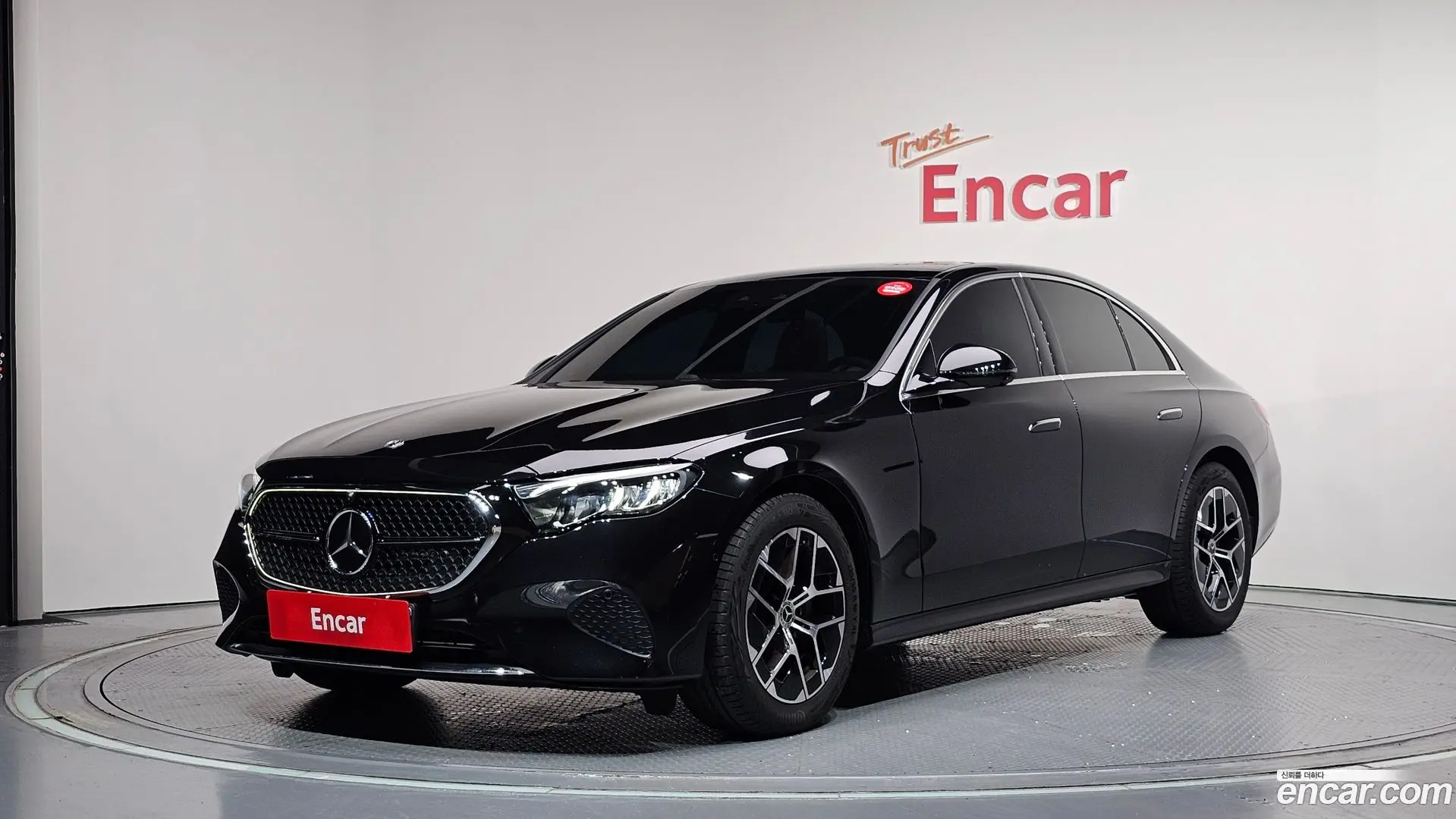 Main__Slider__Photo:E-Class Mercedes-Benz 2025.11-0