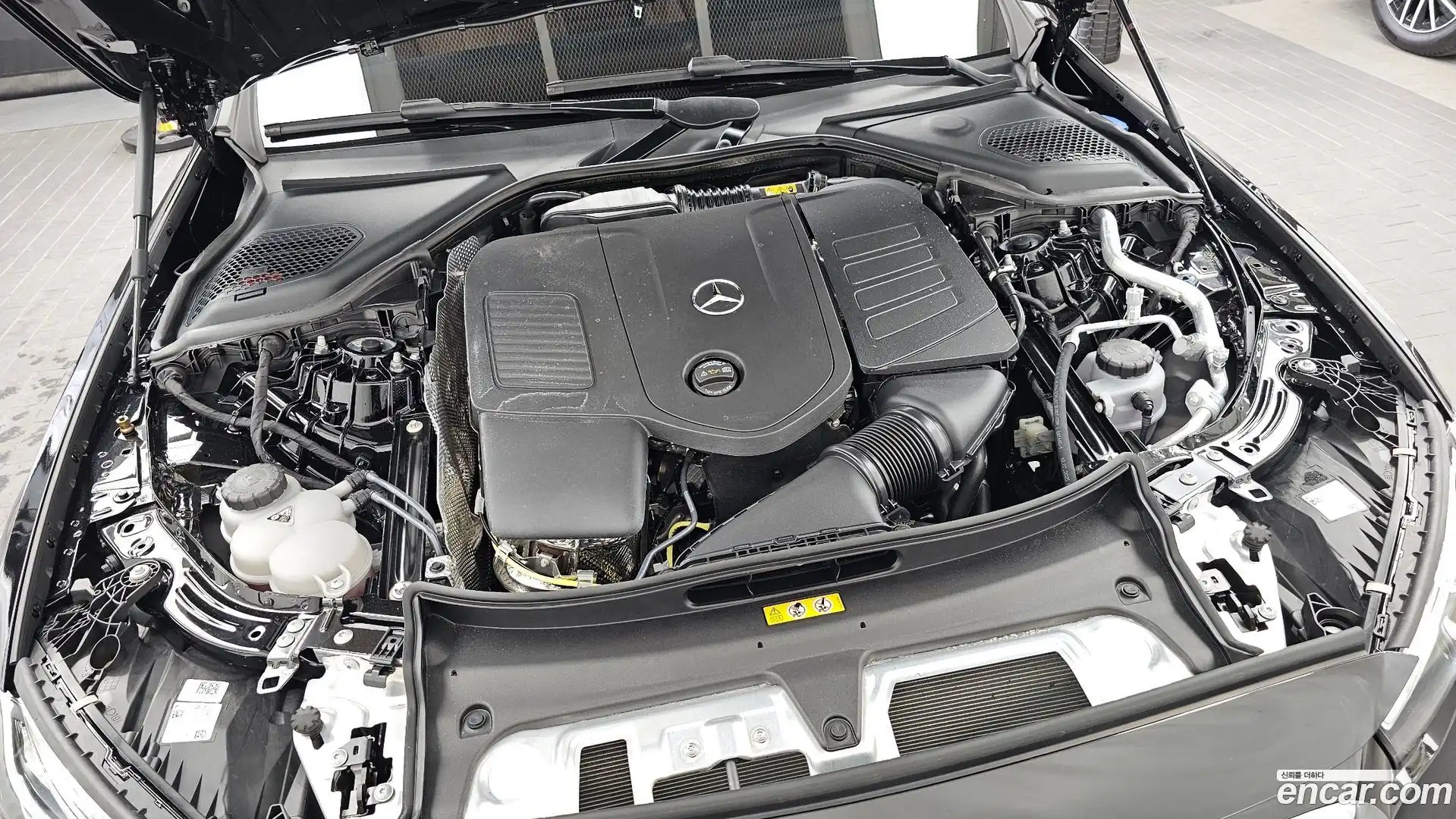 E-Class Mercedes-Benz 2025.11-OUTER-006