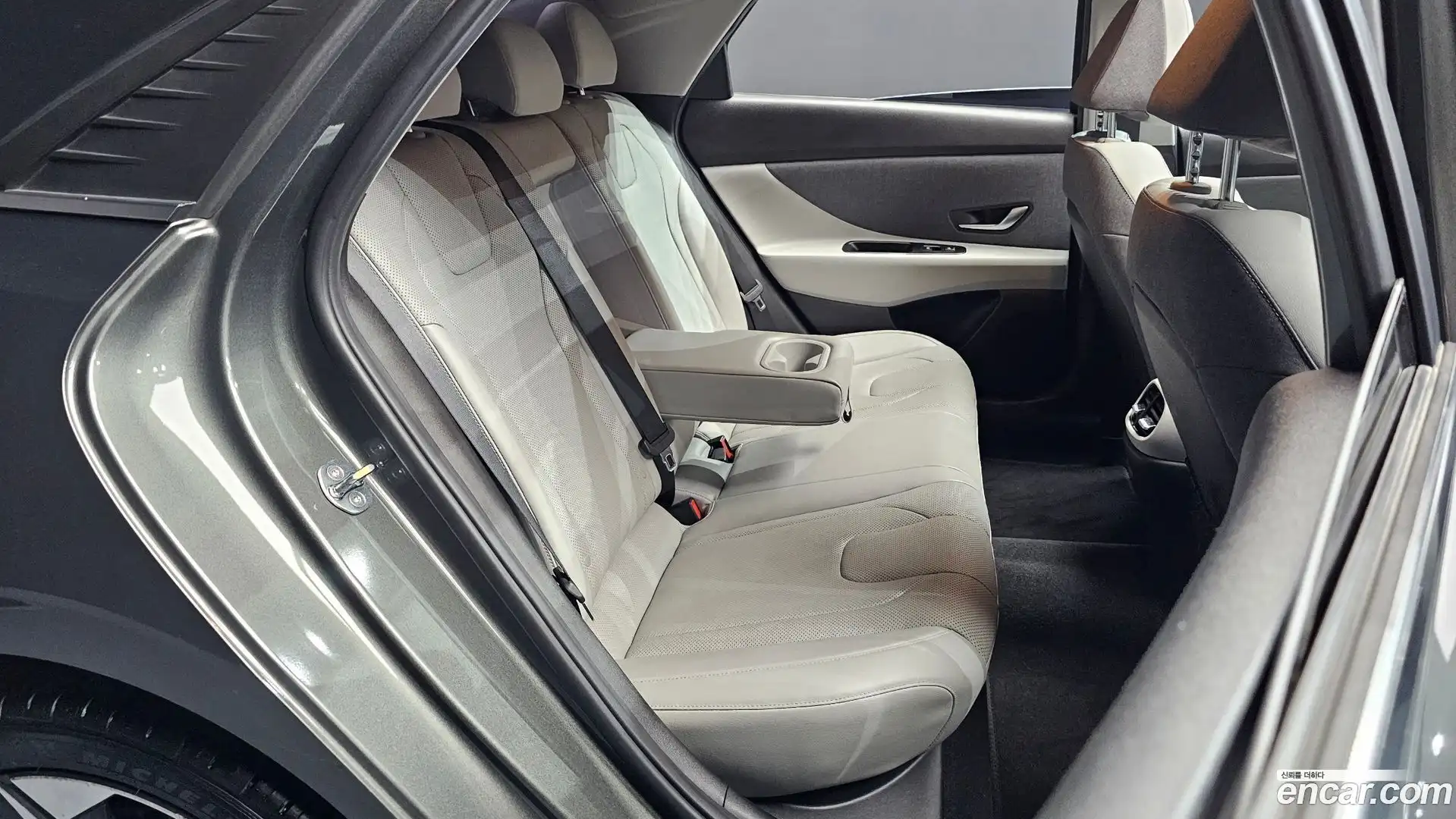 AVANTE Hyundai 2020.10-OPTION-015