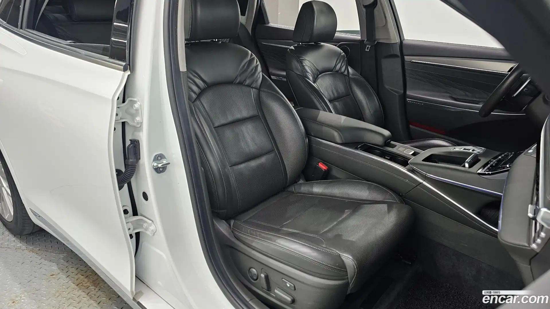 Grandeur Hyundai 2020.11-OPTION-015