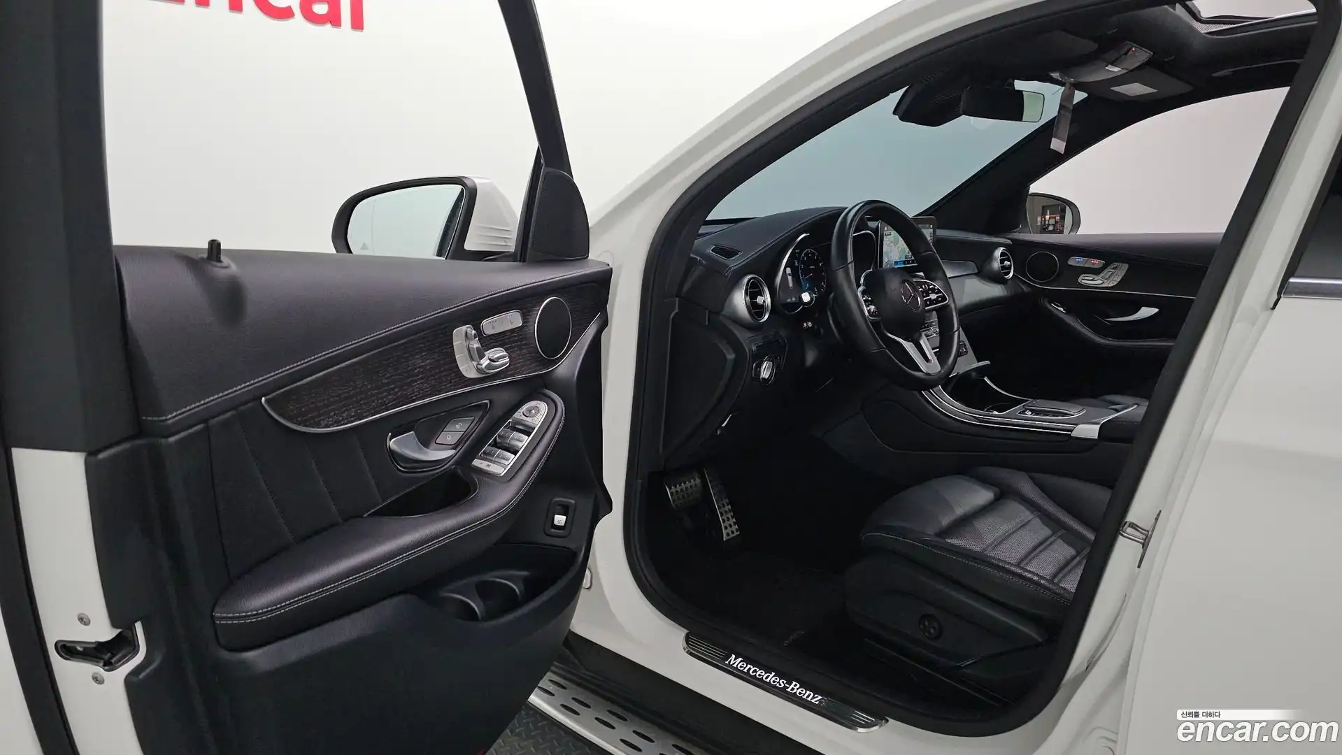 GLC-Class Mercedes-Benz 2022.7-INNER-010