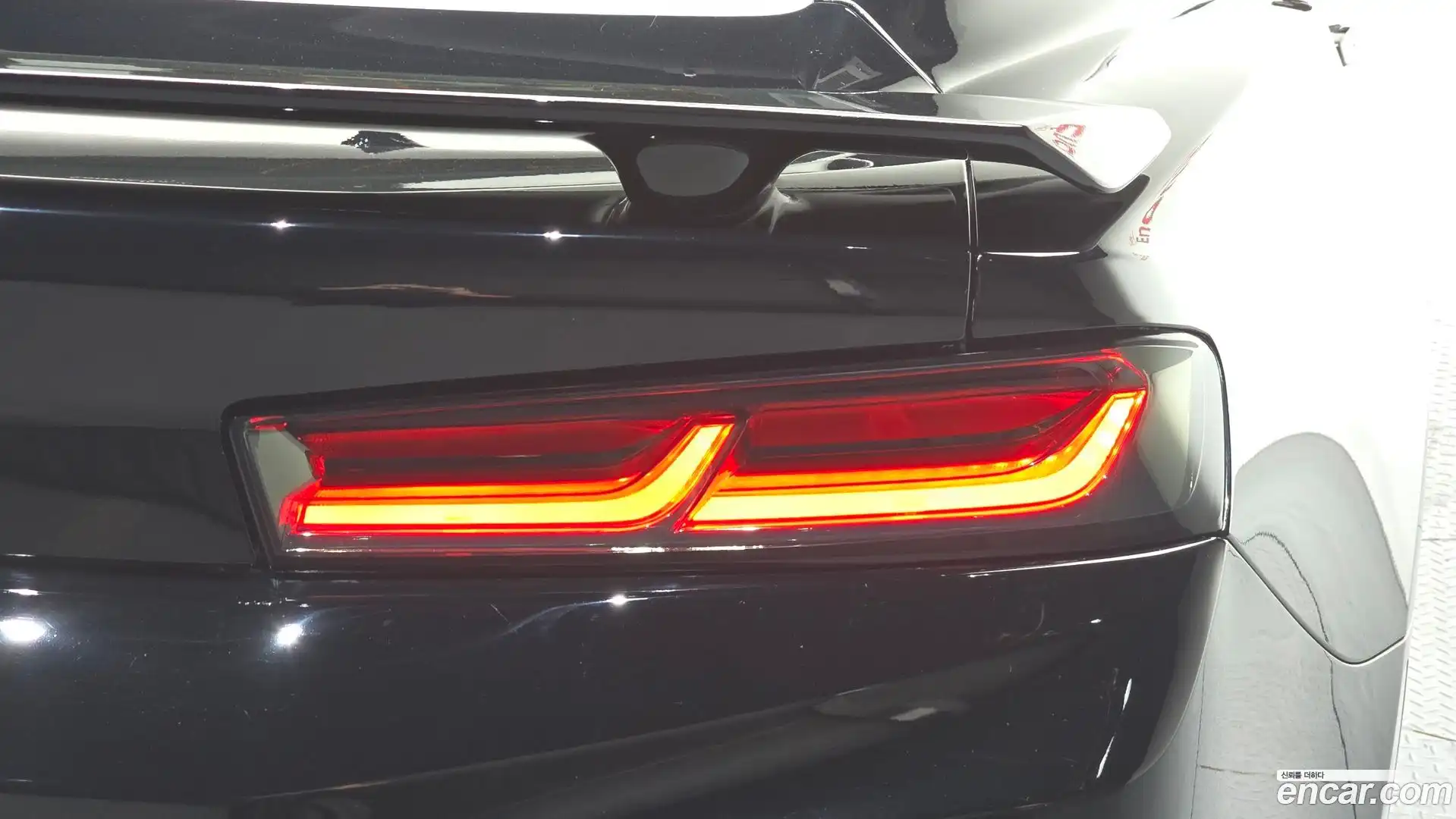 Camaro Chevrolet 2017.4-OUTER-033