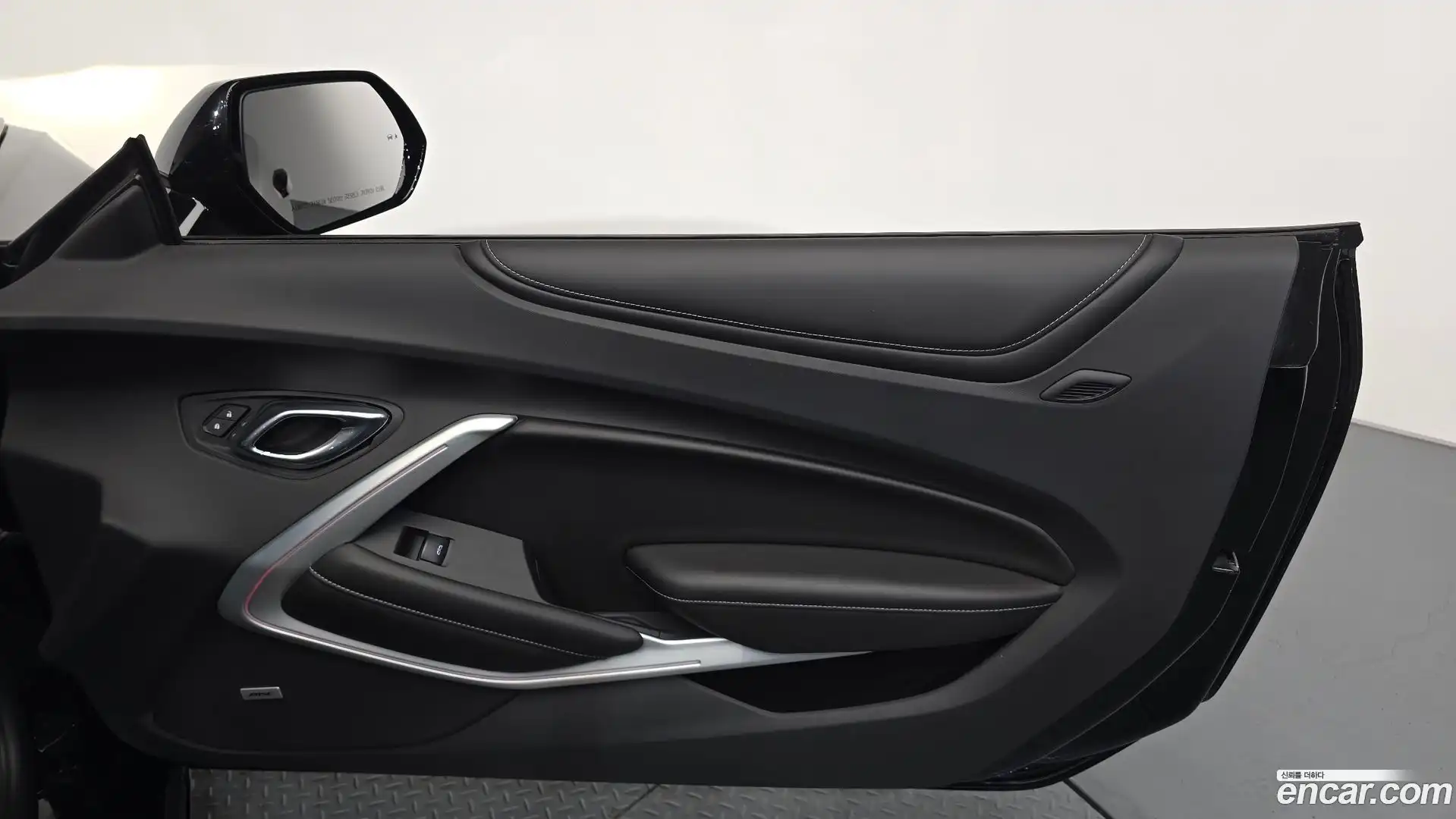 Camaro Chevrolet 2017.4-INNER-035