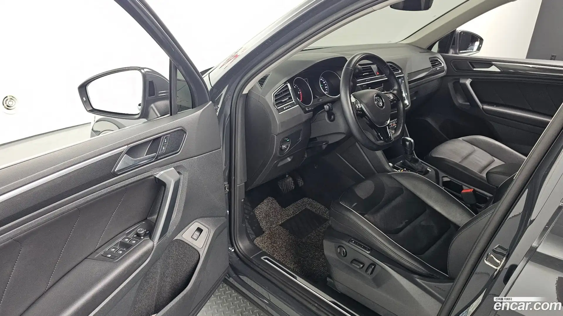 Tiguan Volkswagen 2020.3-INNER-010