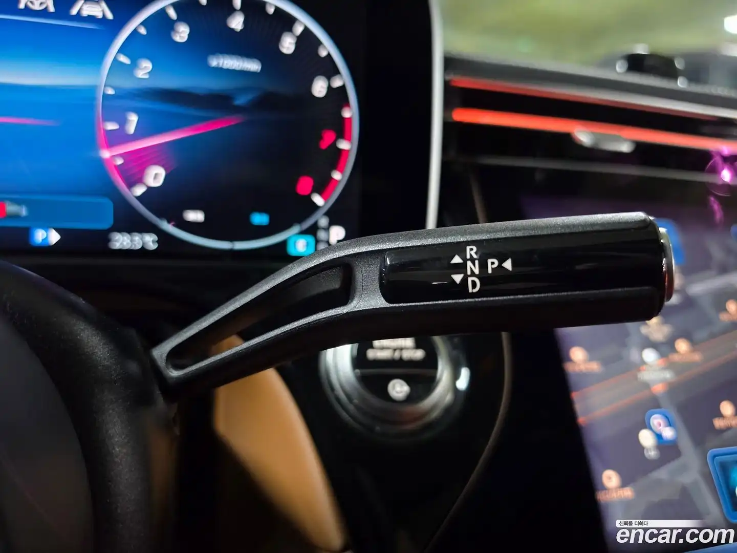 E-Class Mercedes-Benz 2025.10-INNER-010