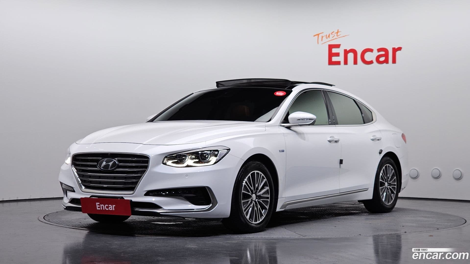 Main__Slider__Photo:Grandeur Hyundai 2018.7-0