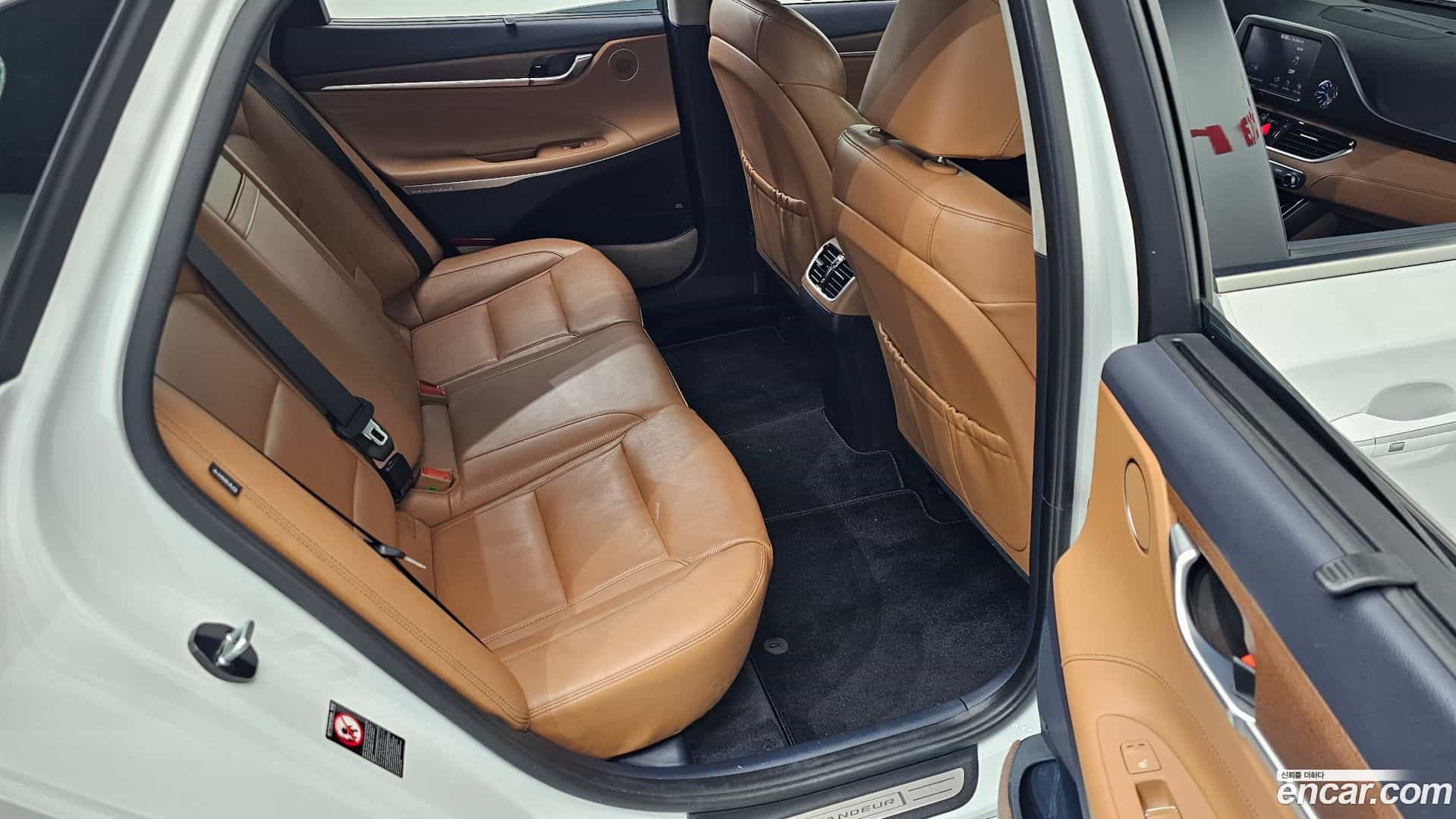 Grandeur Hyundai 2018.7-OPTION-015
