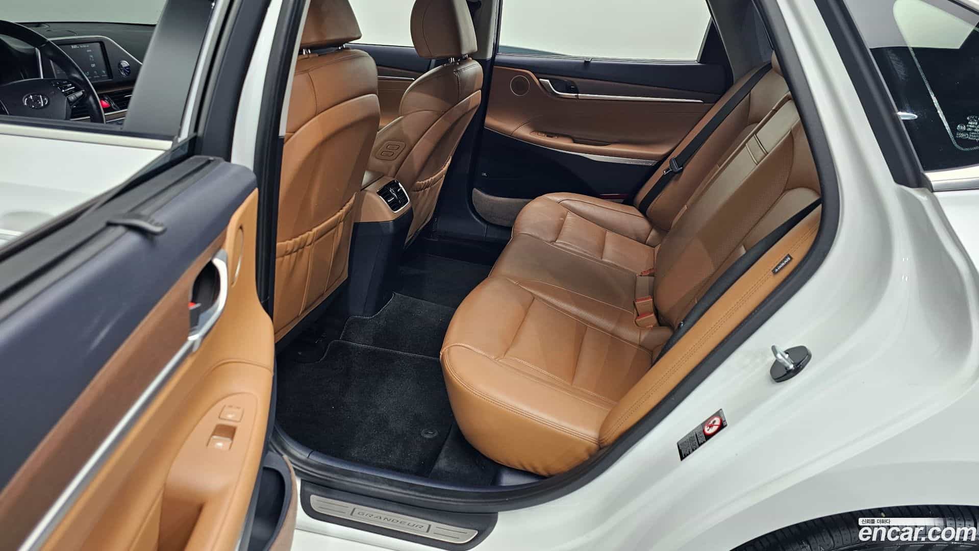 Grandeur Hyundai 2018.7-OPTION-016