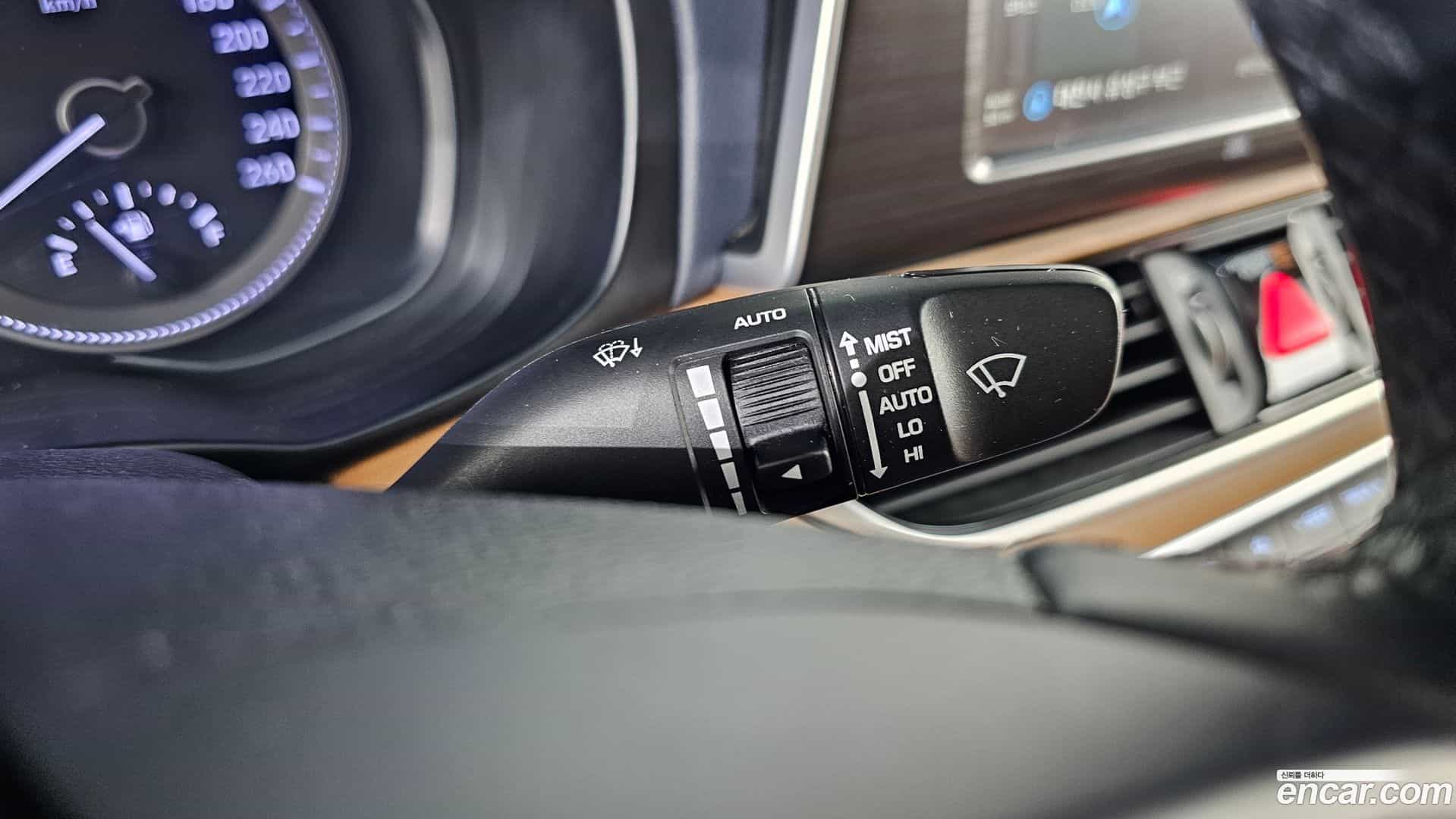 Grandeur Hyundai 2018.7-OPTION-041