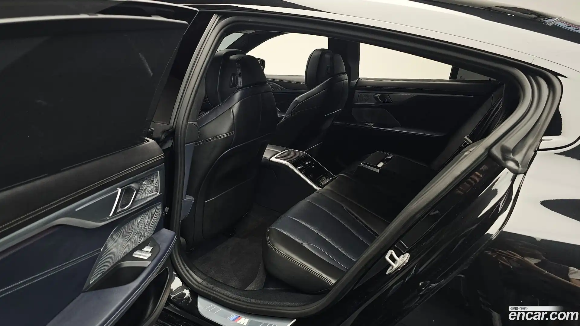 8-Series BMW 2025.2-INNER-036
