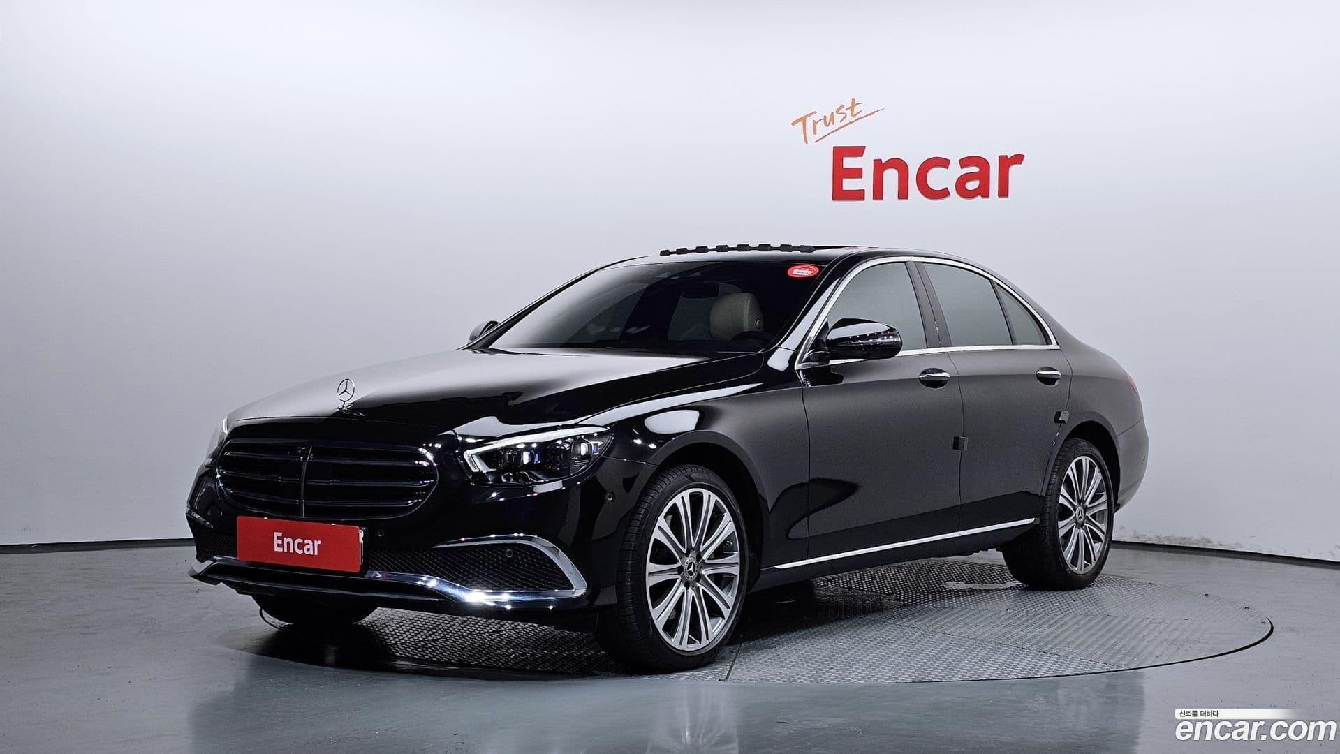 Main__Slider__Photo:E-Class Mercedes-Benz 2023.4-0