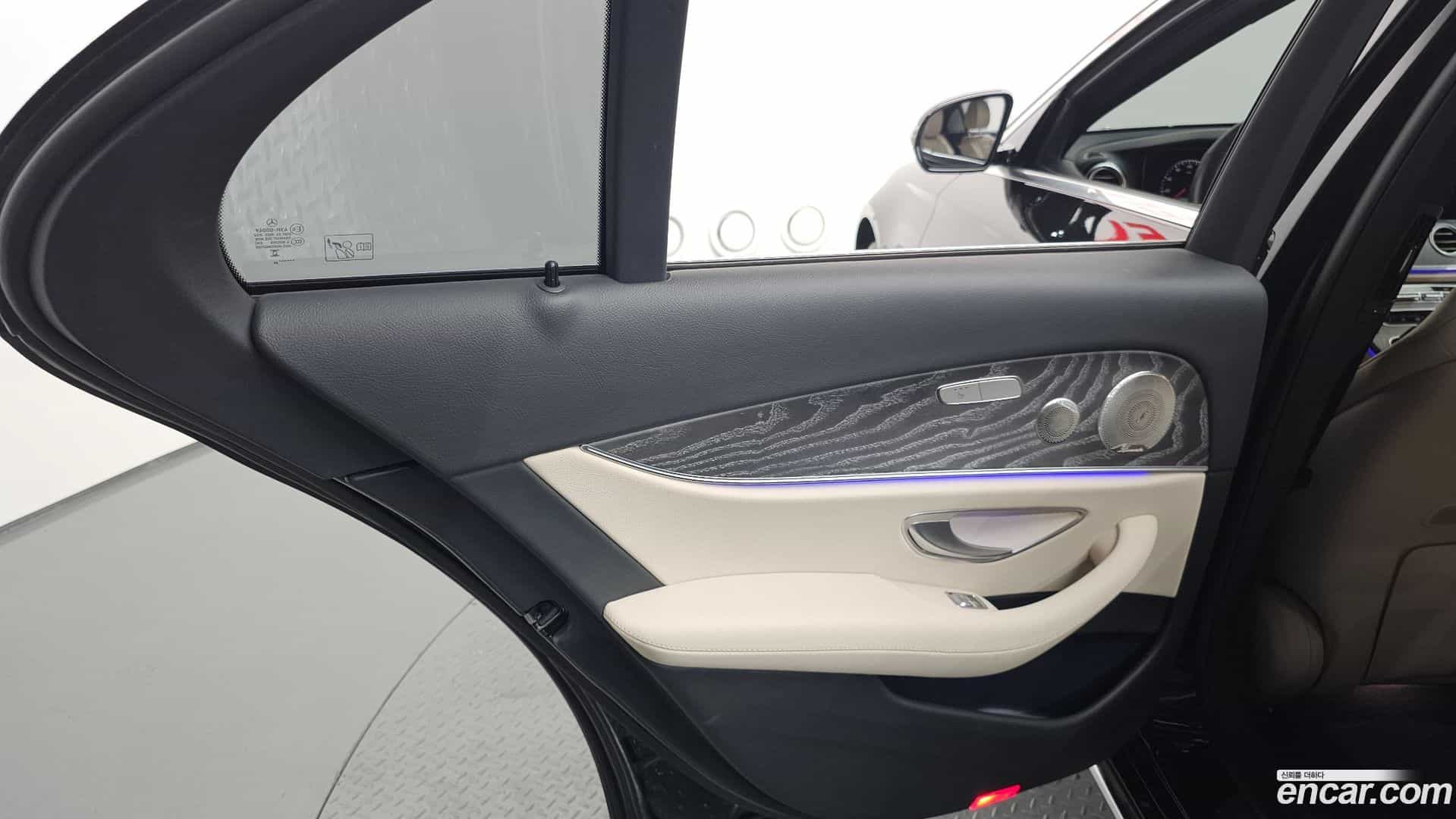 E-Class Mercedes-Benz 2023.4-INNER-035