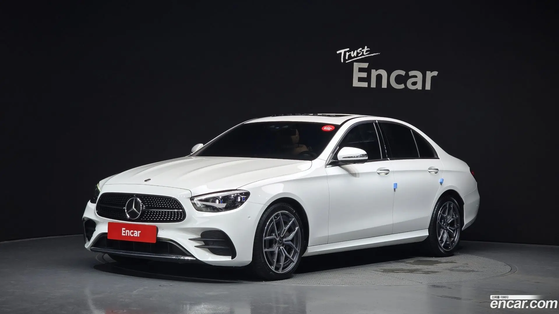 Main__Slider__Photo:E-Class Mercedes-Benz 2021.6-0