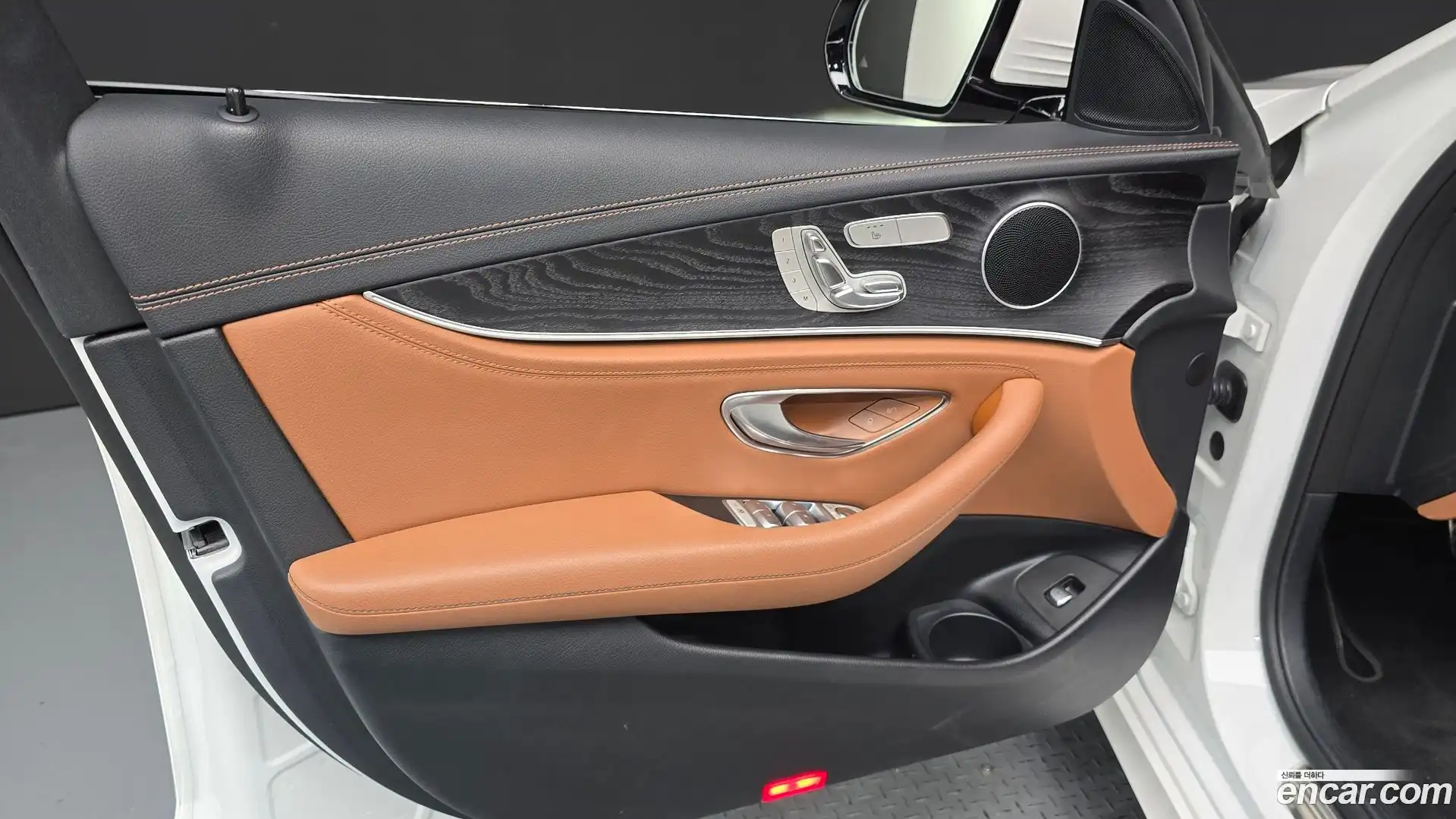 E-Class Mercedes-Benz 2021.6-INNER-034