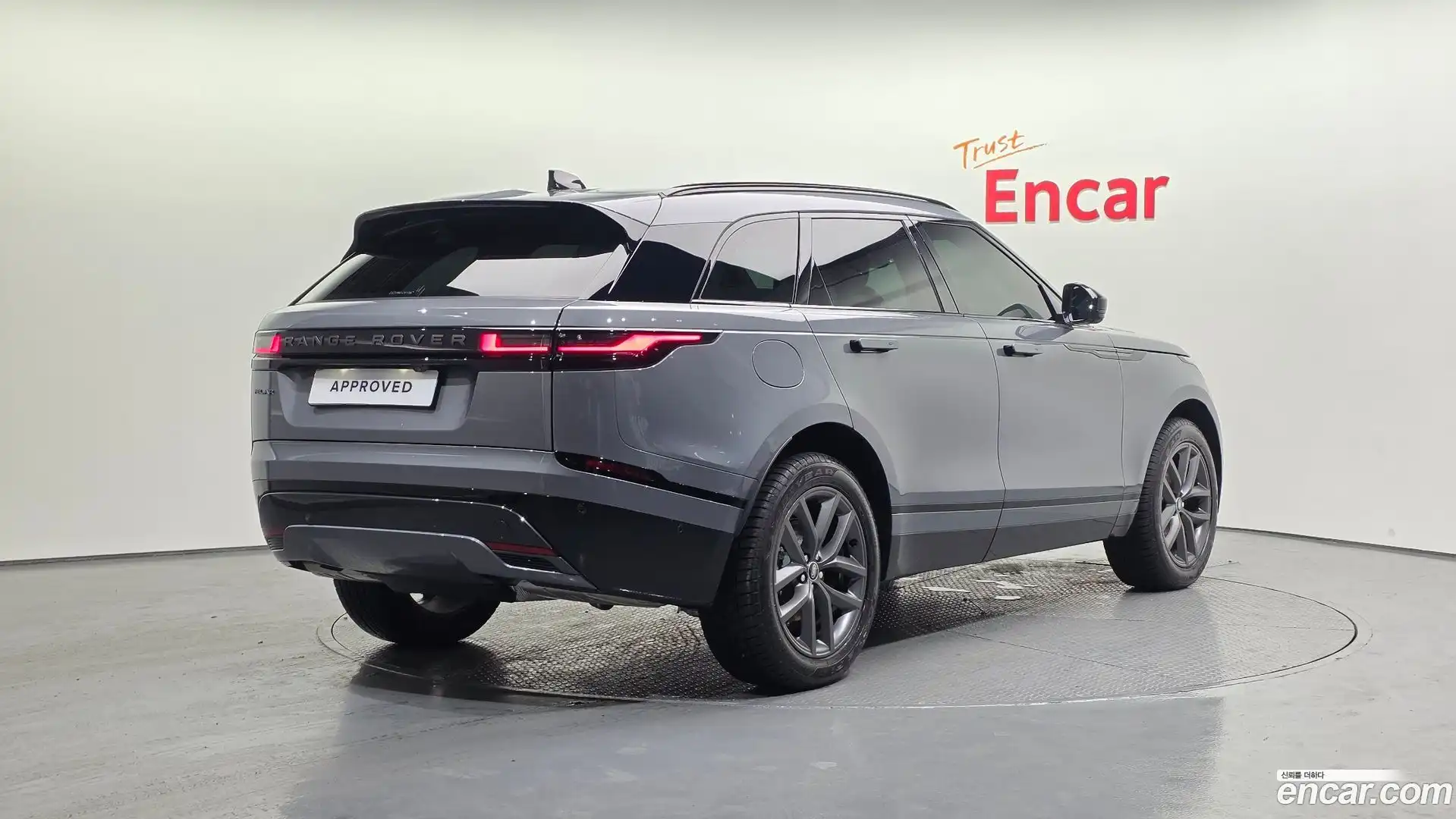 Range Rover Velar Land Rover 2025.8-OUTER-002