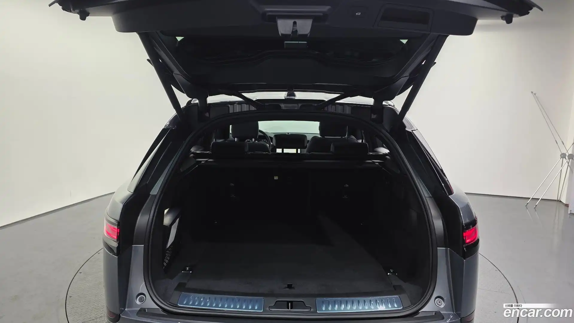 Range Rover Velar Land Rover 2025.8-INNER-010