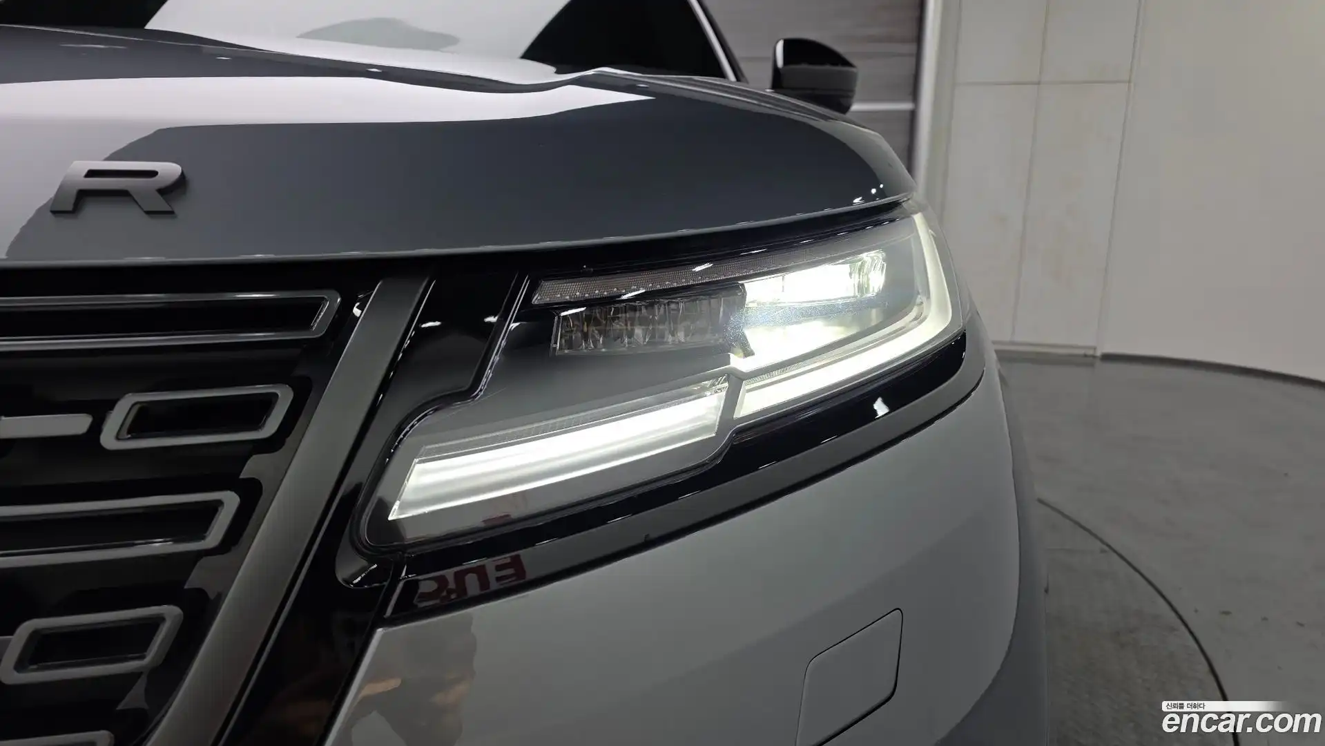 Range Rover Velar Land Rover 2025.8-OPTION-021