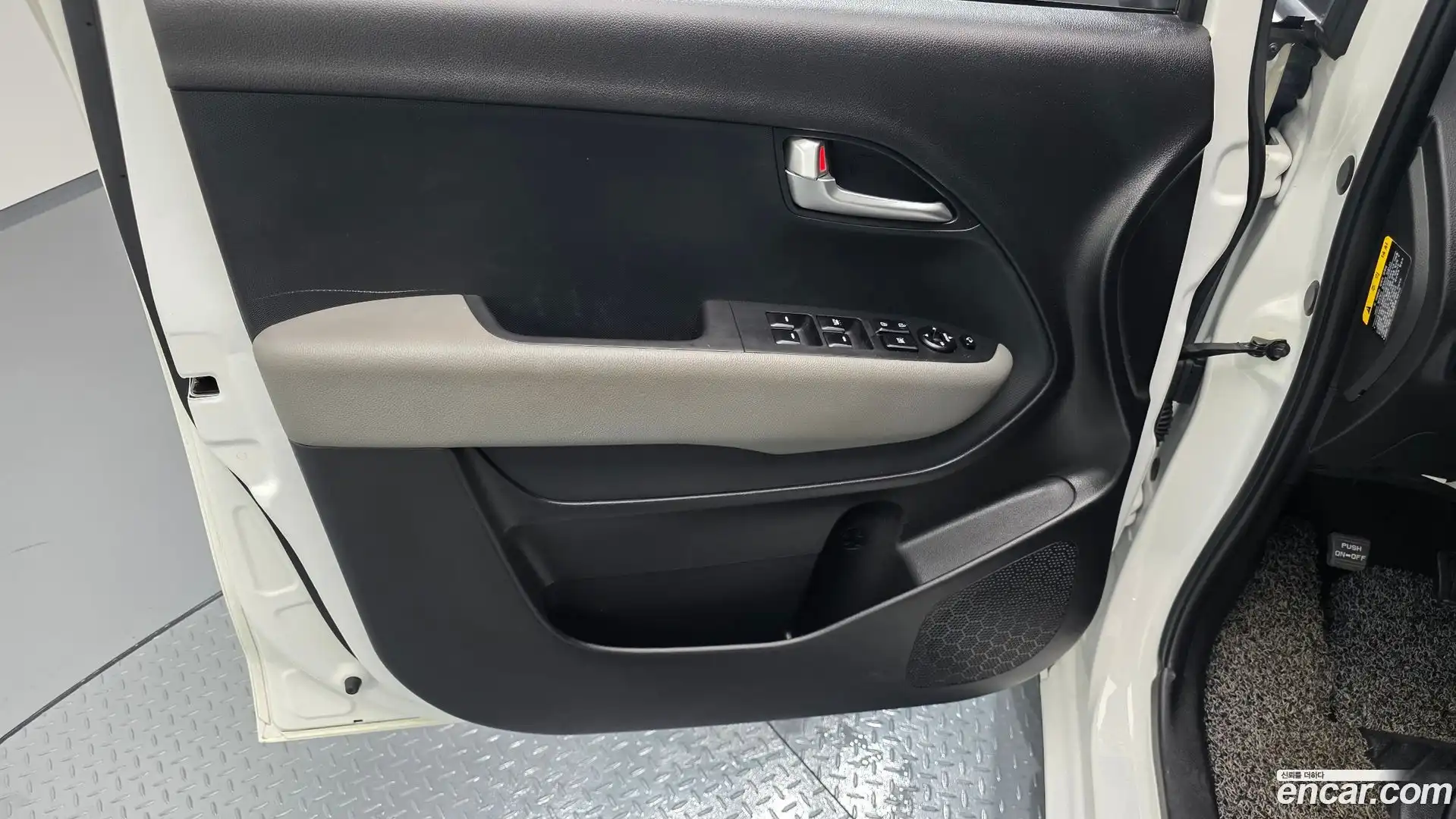 RAY Kia 2023.1-INNER-034