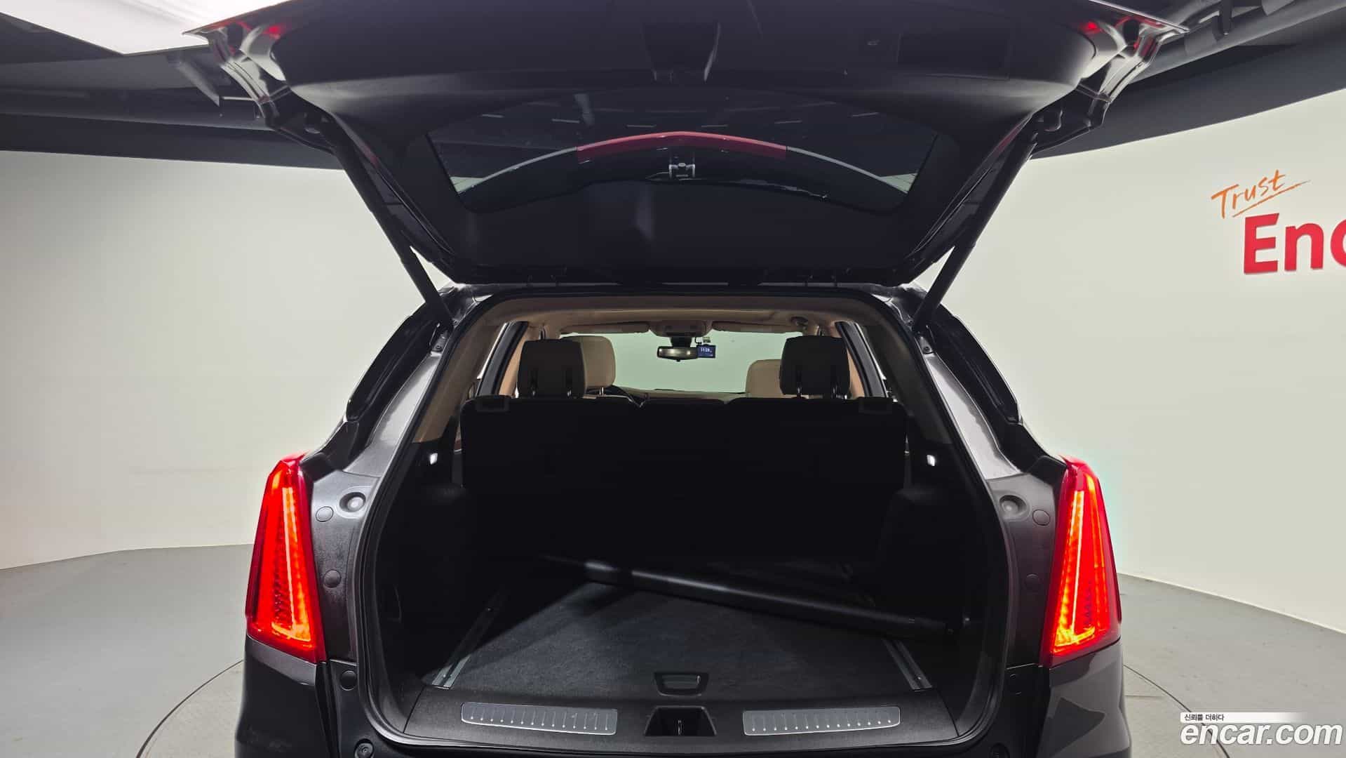 XT5 Cadillac 2019.5-OPTION-024