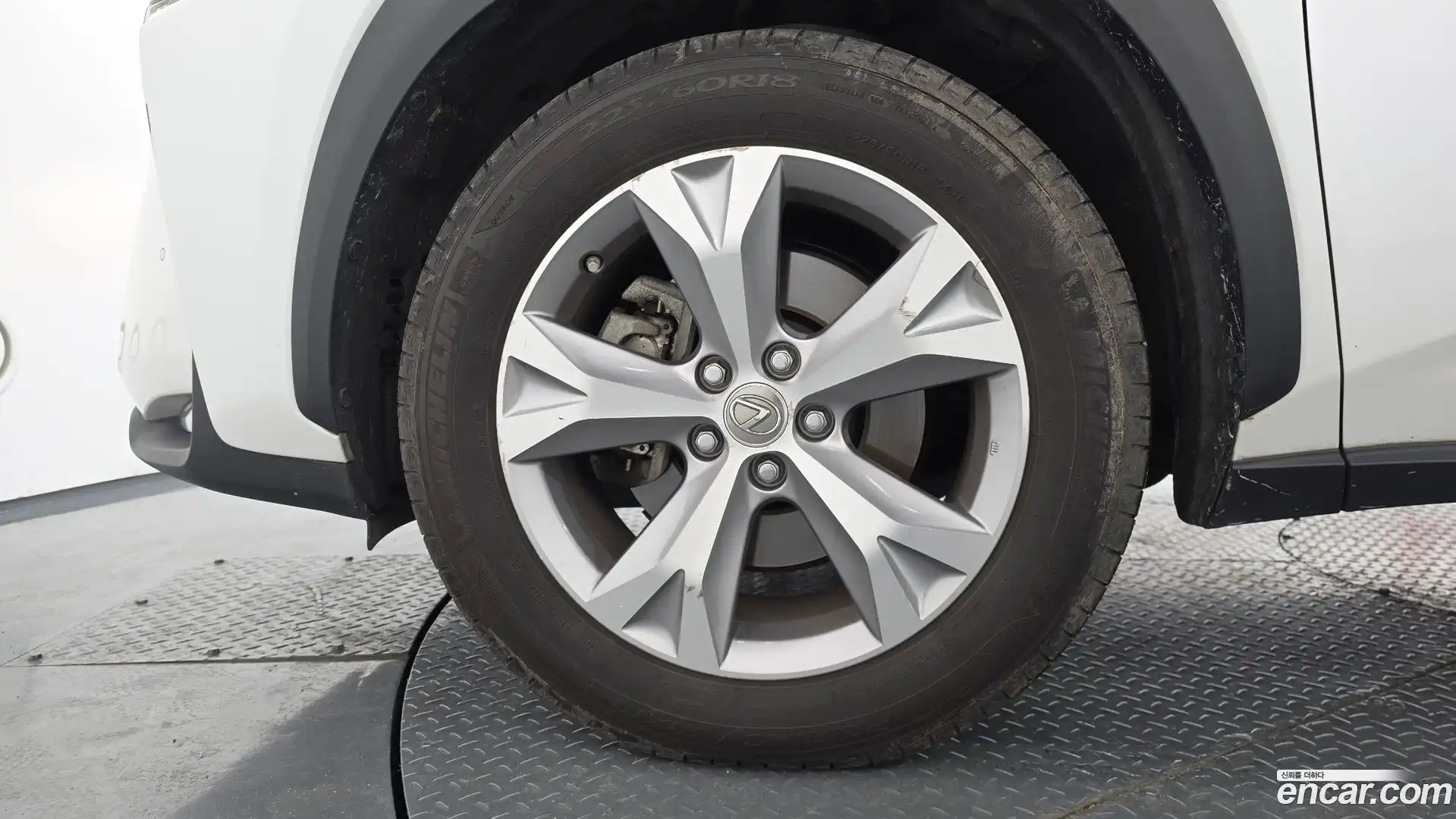 NX Lexus 2016.5-OUTER-005