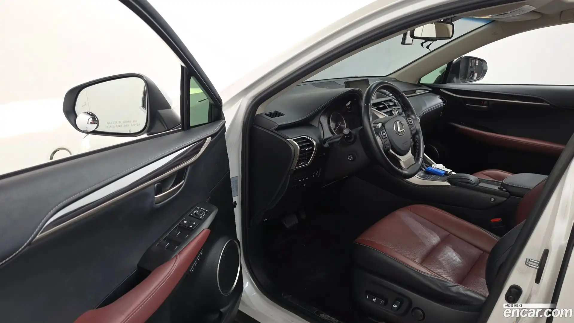 NX Lexus 2016.5-INNER-010