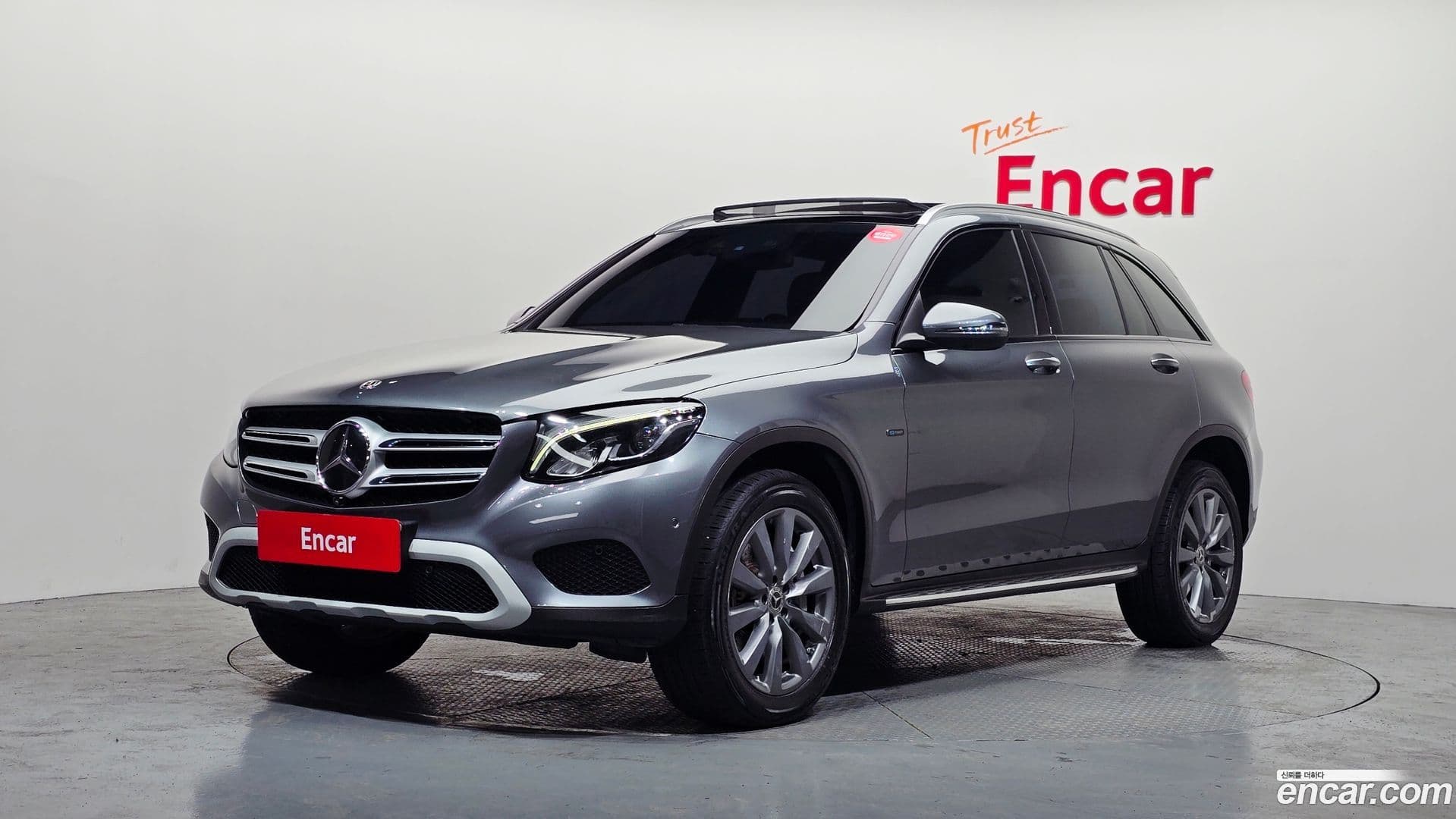 Main__Slider__Photo:GLC-Class Mercedes-Benz 2019.5-0