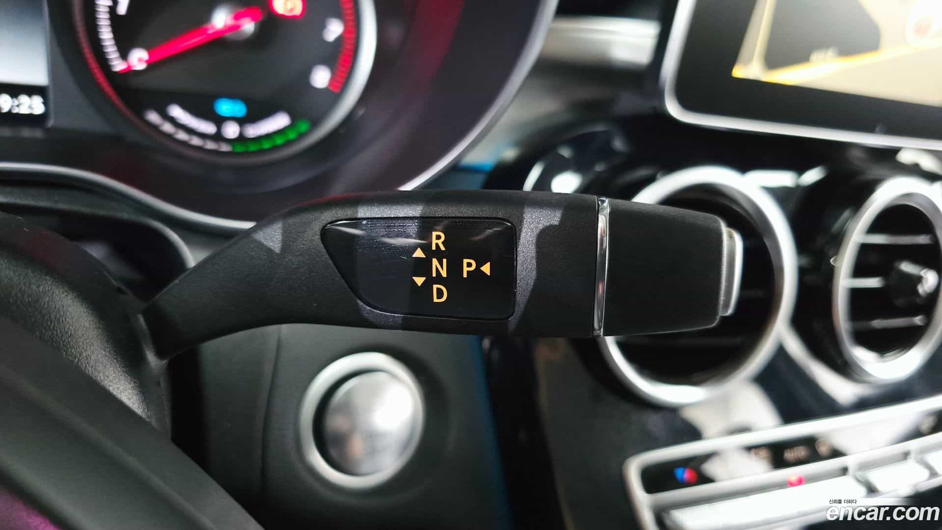GLC-Class Mercedes-Benz 2019.5-INNER-009