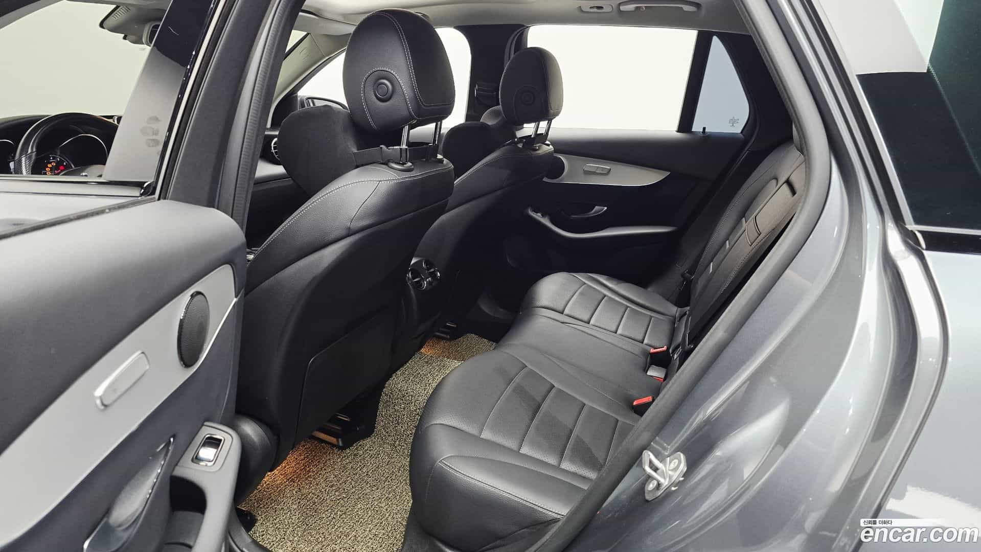 GLC-Class Mercedes-Benz 2019.5-OPTION-016