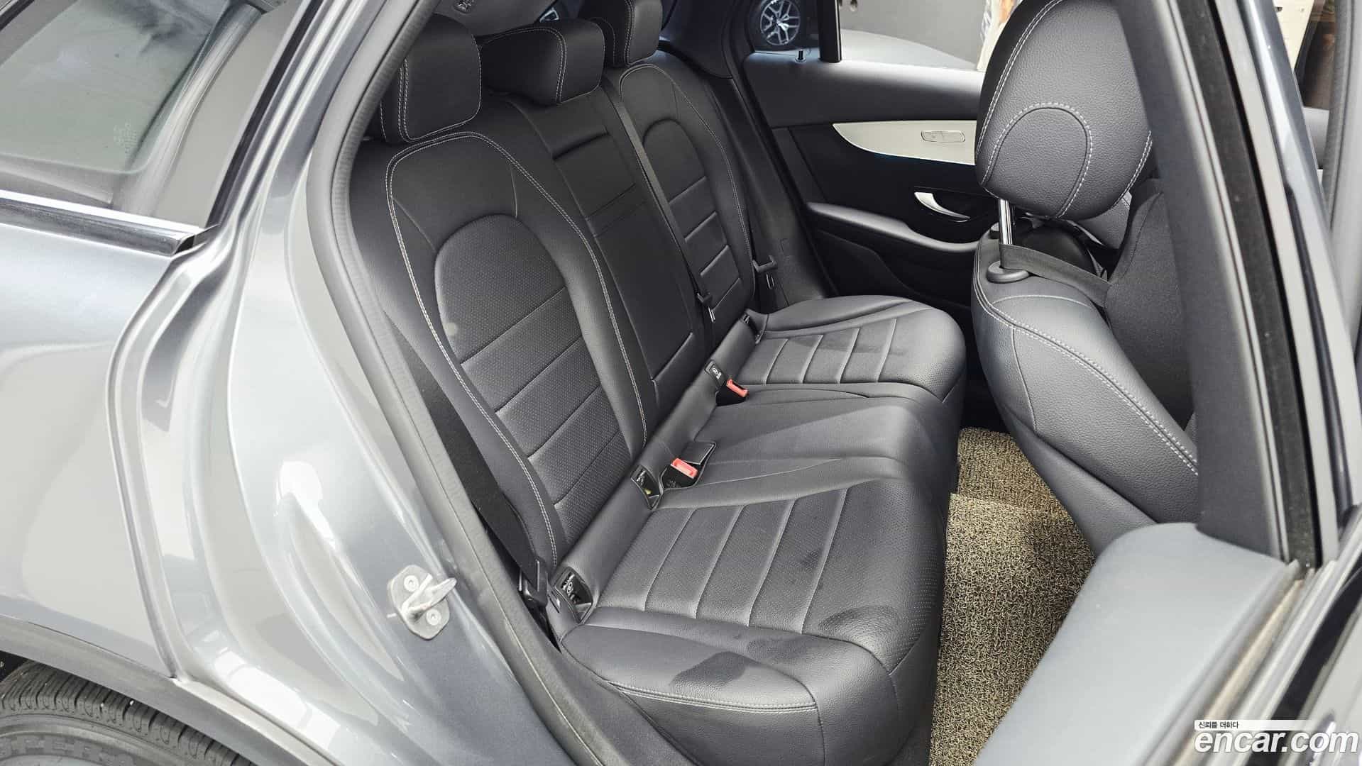 GLC-Class Mercedes-Benz 2019.5-OPTION-023