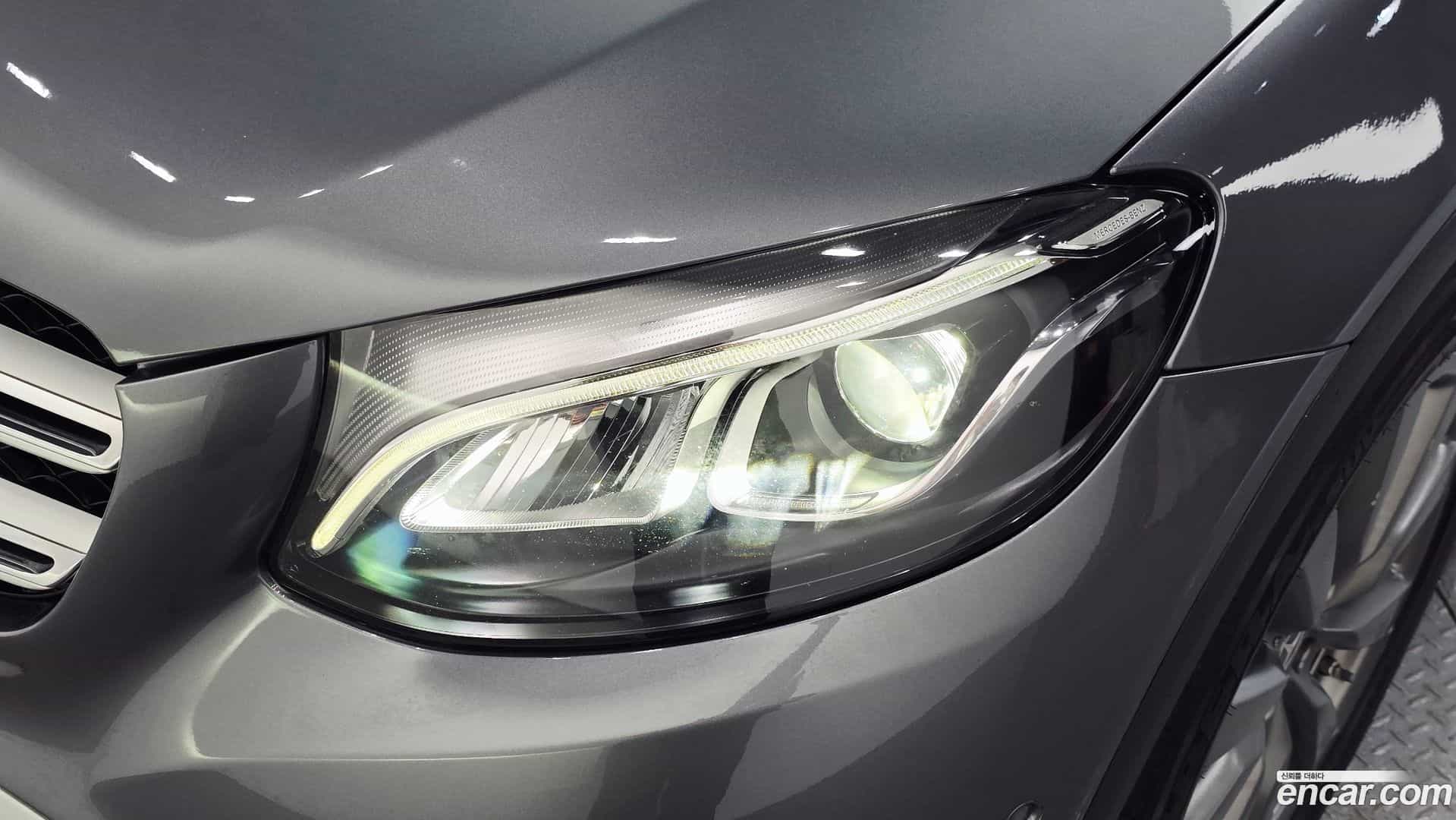 GLC-Class Mercedes-Benz 2019.5-OUTER-032
