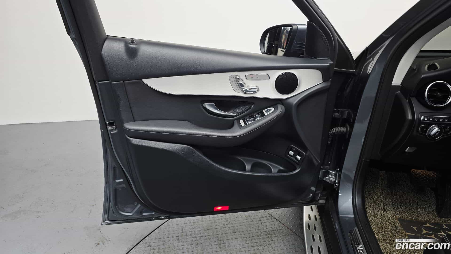 GLC-Class Mercedes-Benz 2019.5-INNER-034